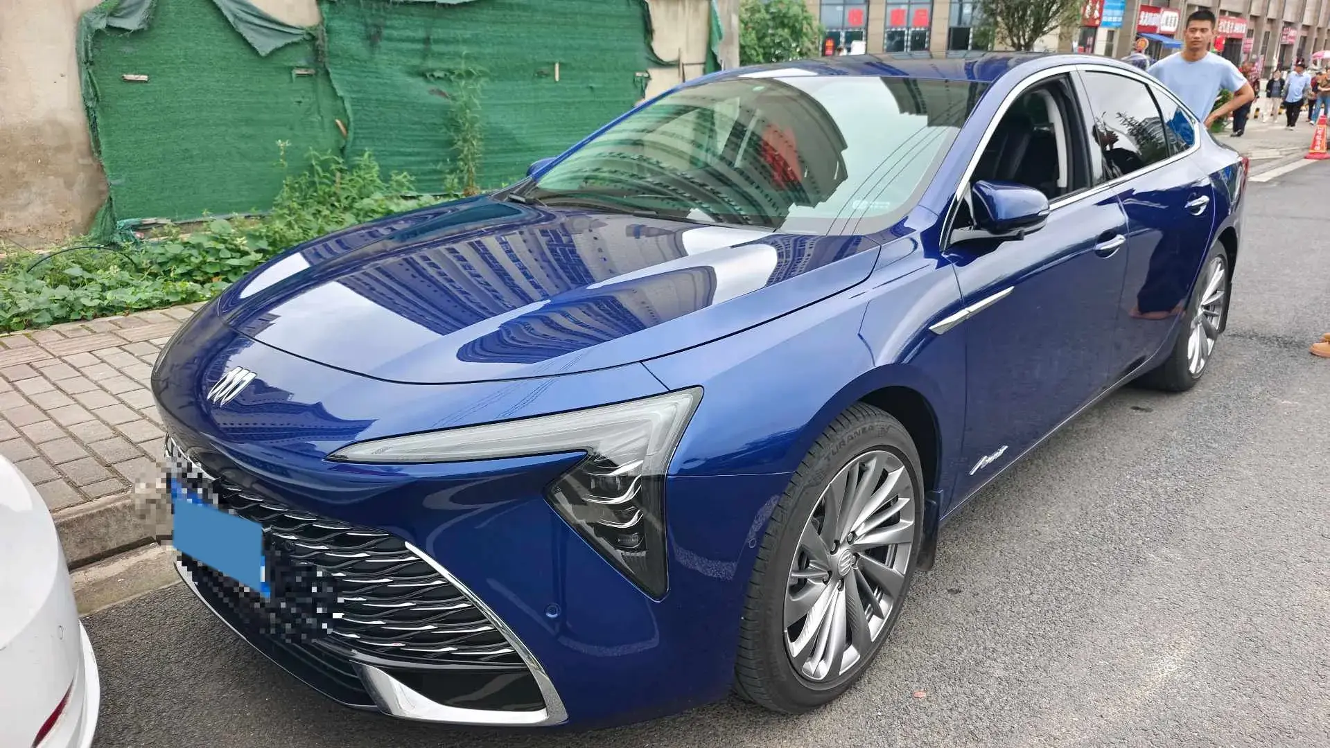 2023 BUICK LARCOSSE view 1