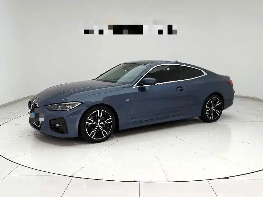2022 BMW 8 view 1
