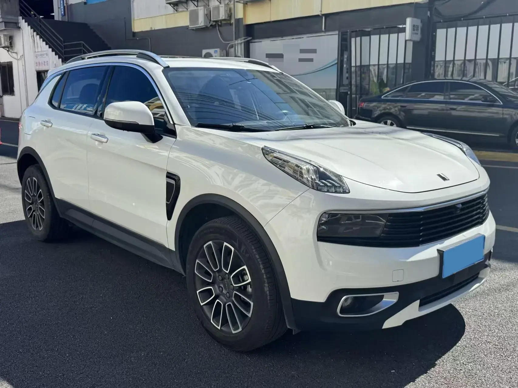 2019 LYNK&CO 01 thumbnail 3