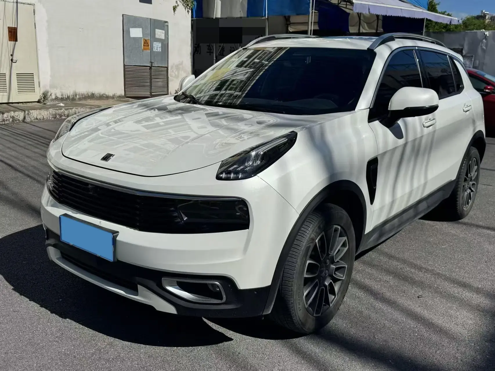 2019 LYNK&CO 01 view 1