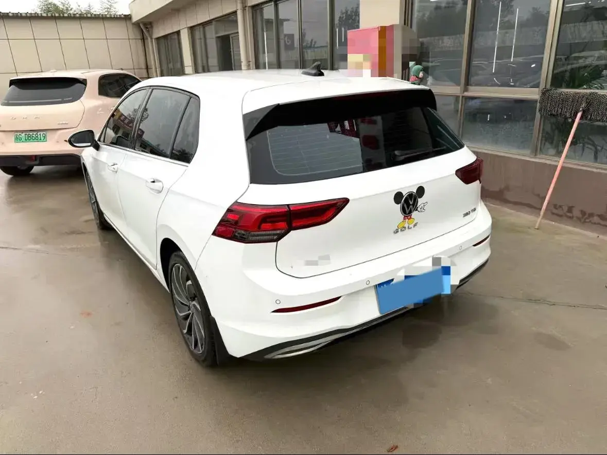 2023 VOLKSWAGEN GOLF thumbnail 3