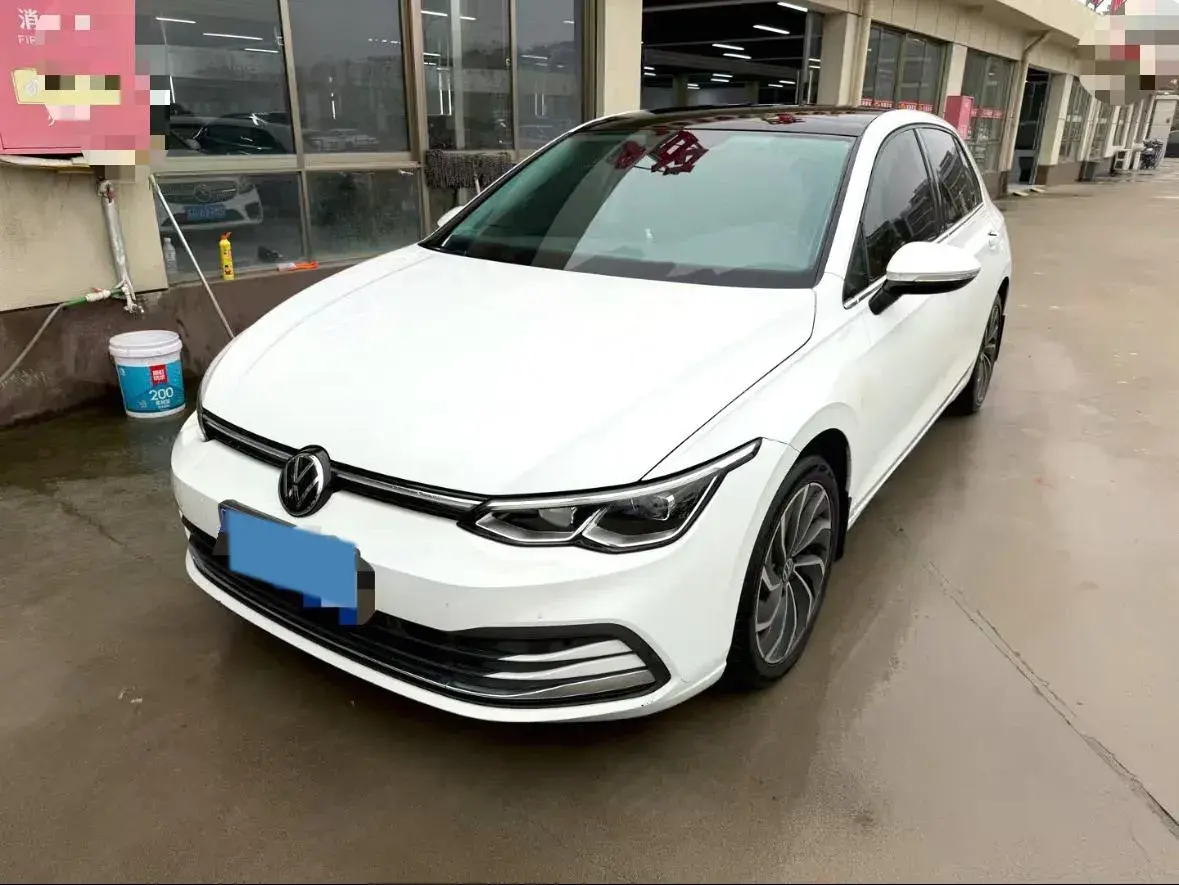 2023 VOLKSWAGEN GOLF view 1