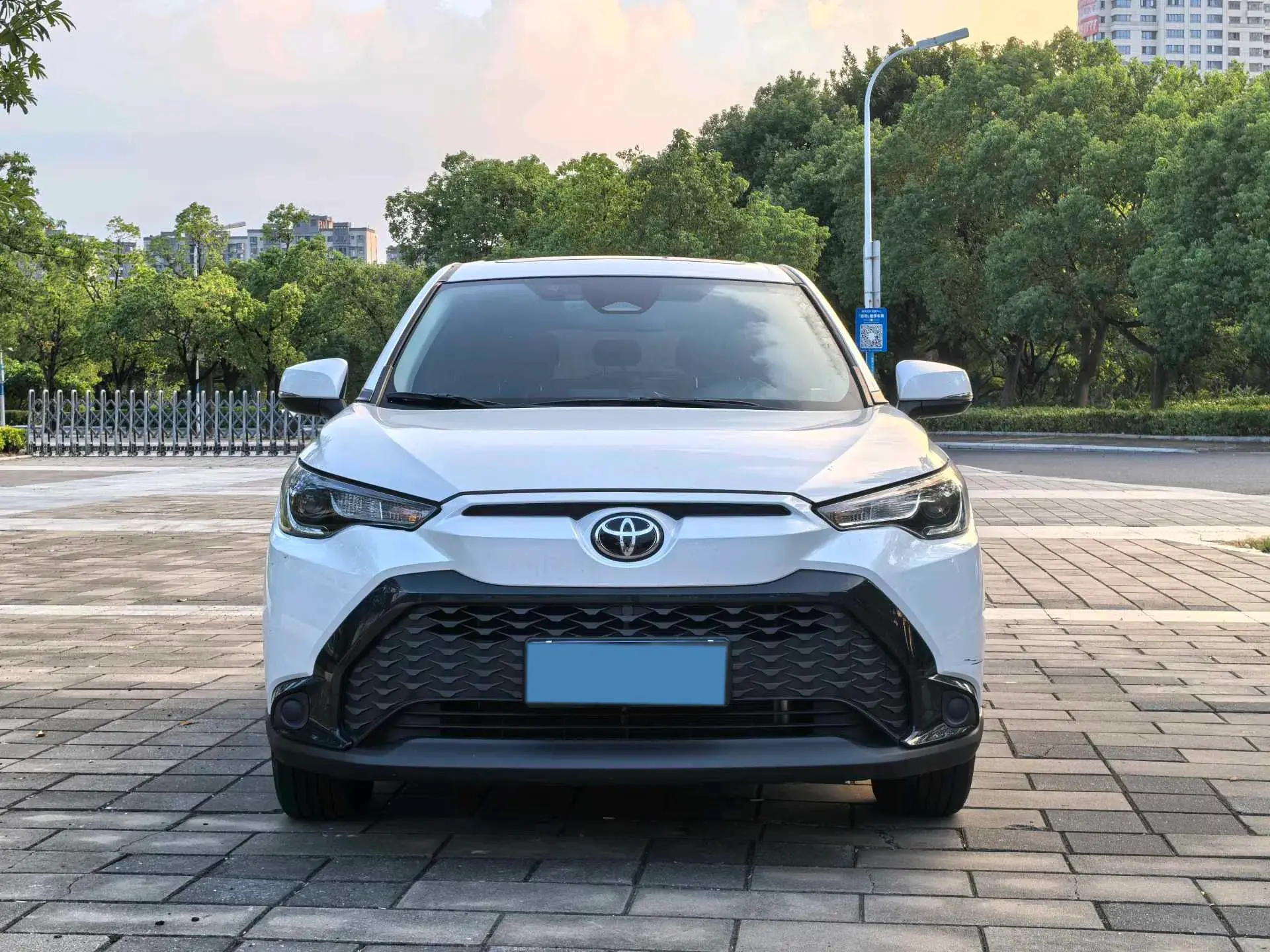 2024 TOYOTA FRONTLANDER thumbnail 2