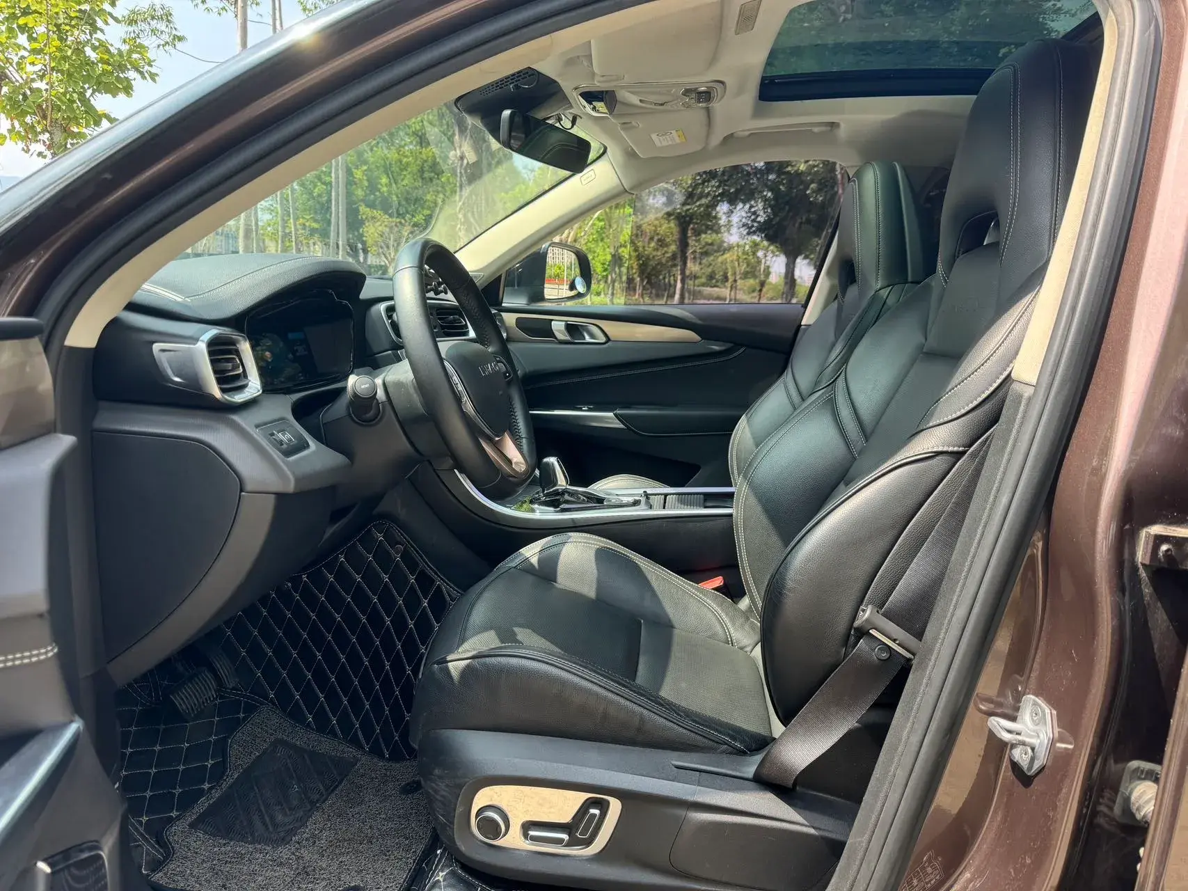 2017 LYNK&CO 01 thumbnail 4