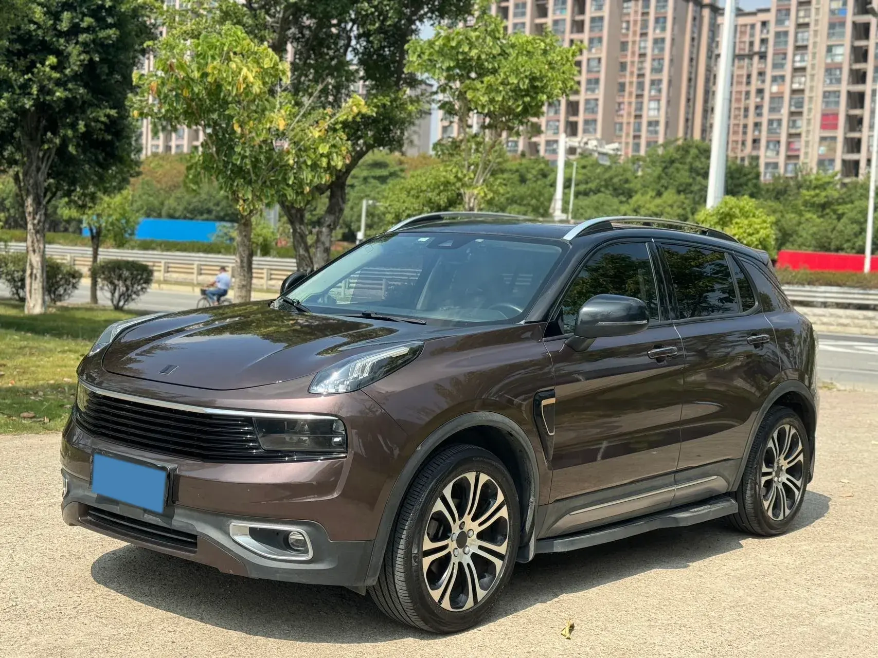 2017 LYNK&CO 01 view 1