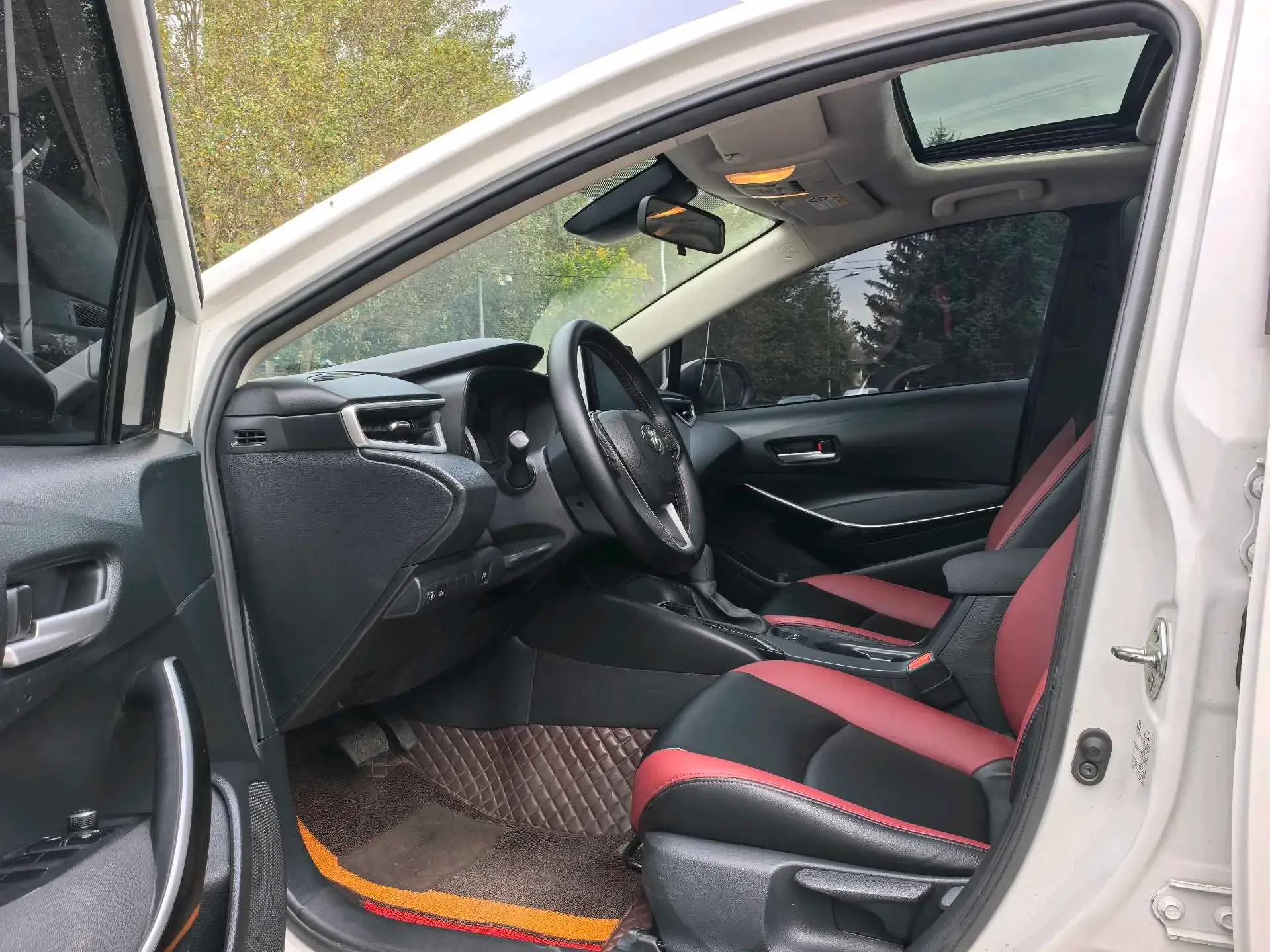 2019 TOYOTA COROLLA thumbnail 4