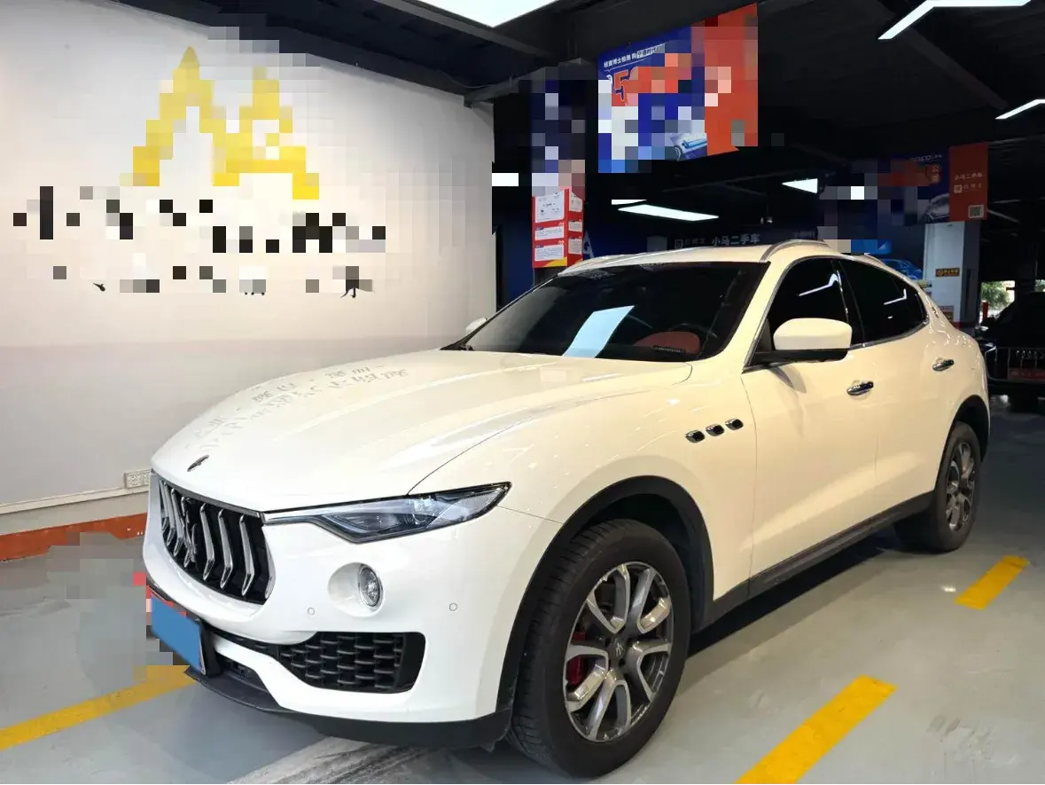 2019 MASERATI LEVANTE view 1