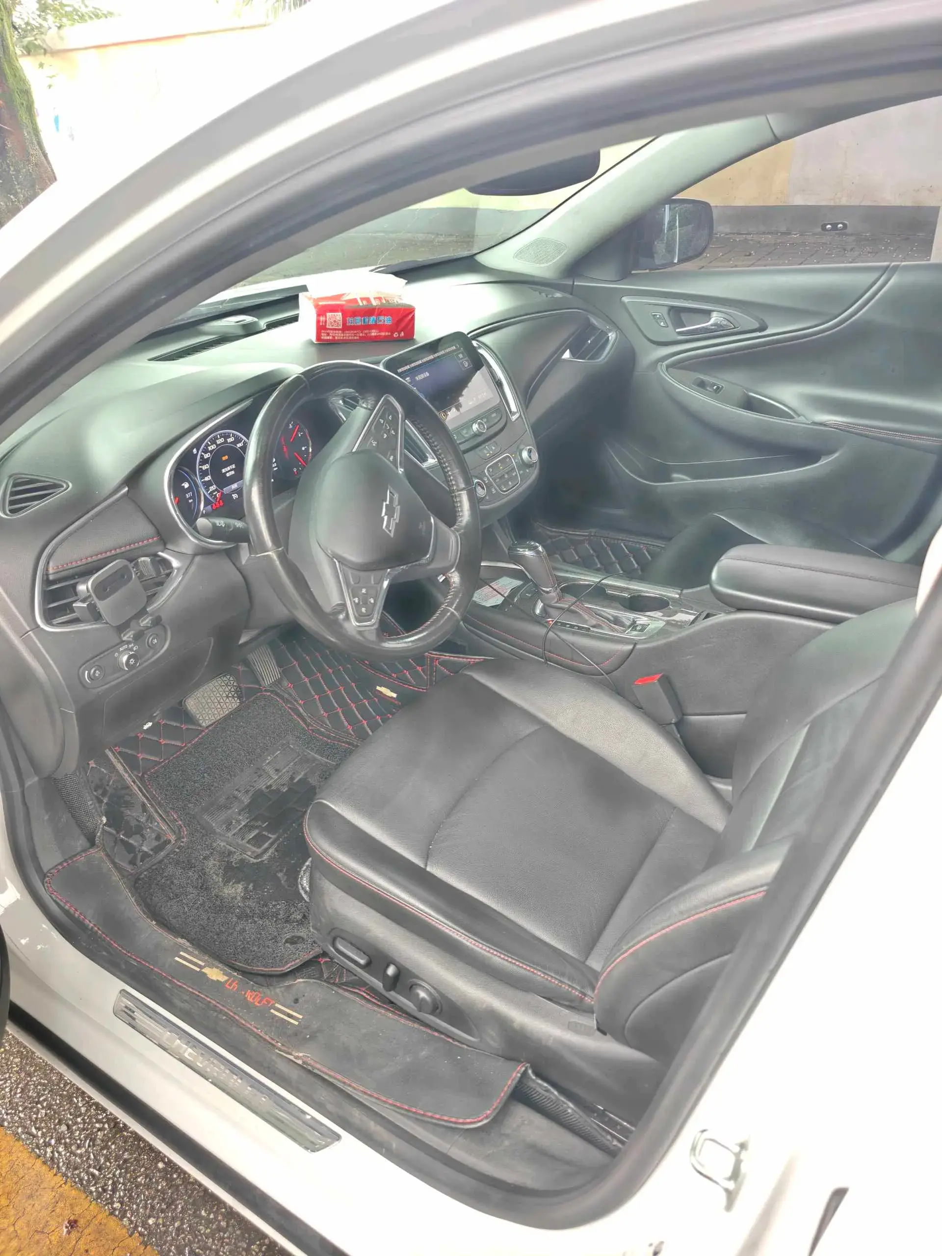 2019 CHEVROLET MALIBU thumbnail 2