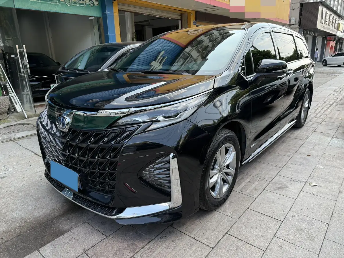 2023 Toyota Sienna 2.5L 189HP L4 E-CVT Hybrid