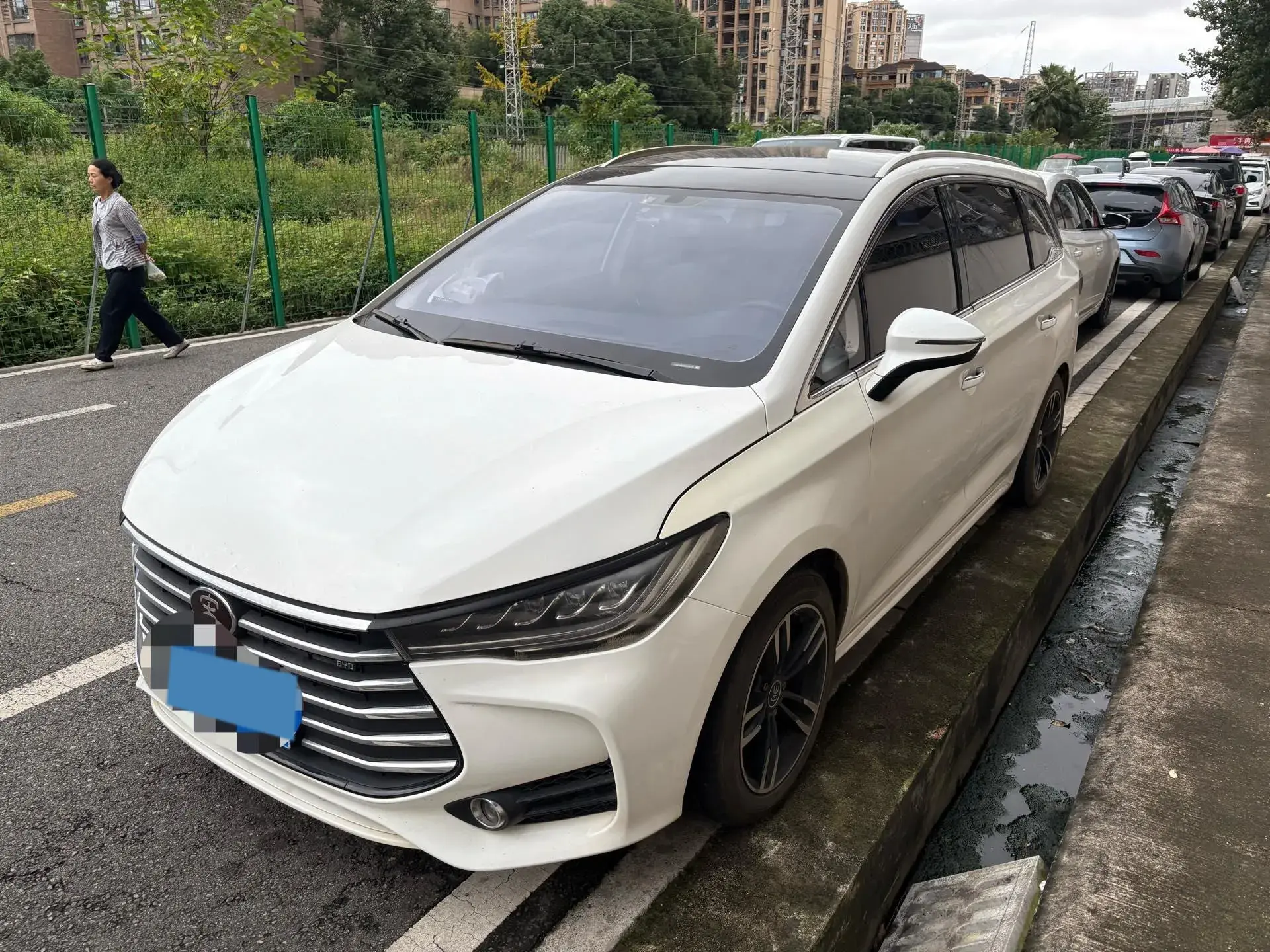 2018 BYD SONG view 1