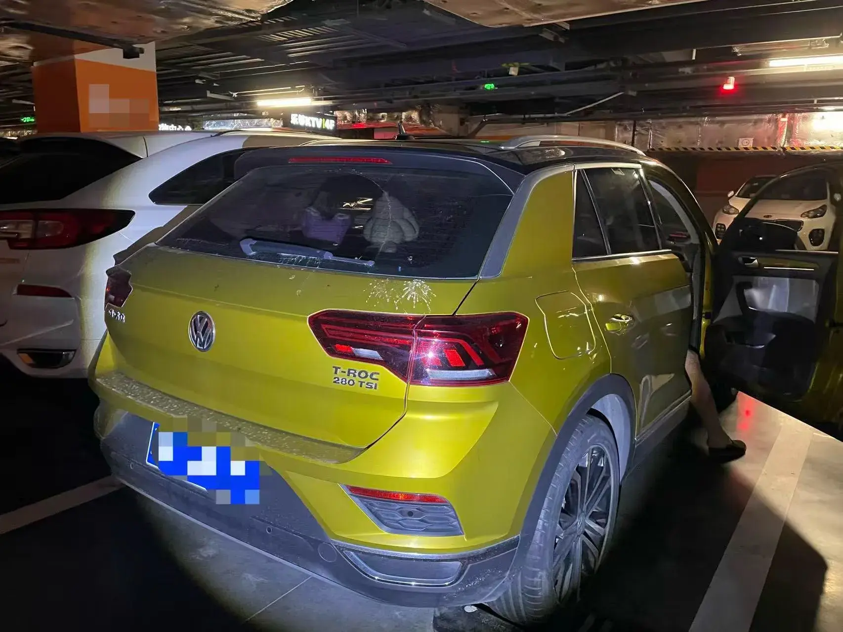 2018 VOLKSWAGEN T-ROC thumbnail 2