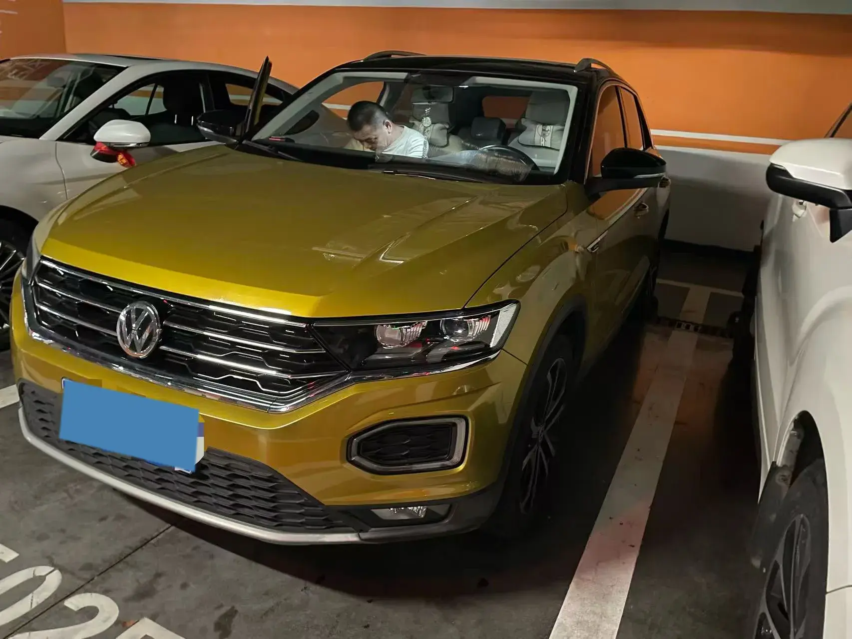 2018 VOLKSWAGEN T-ROC view 1
