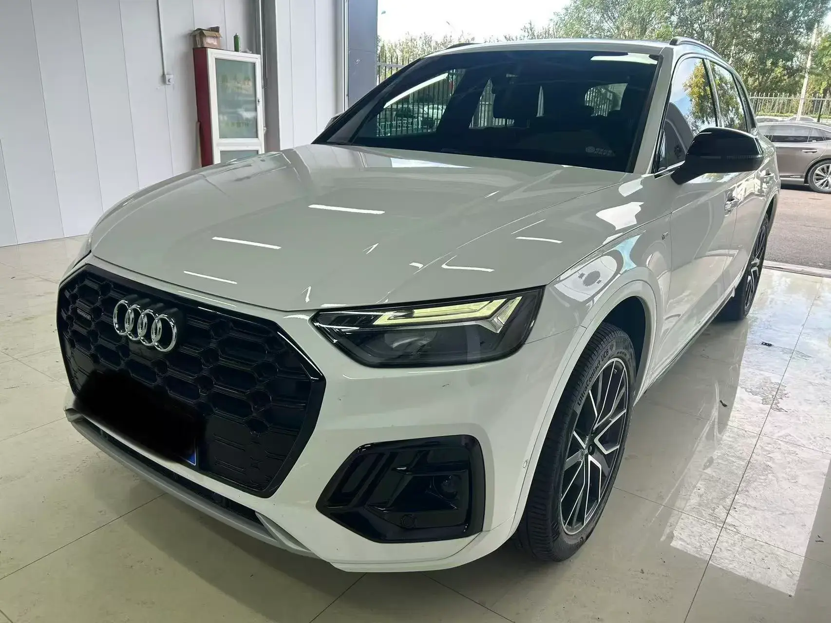 2023 AUDI Q5L view 1