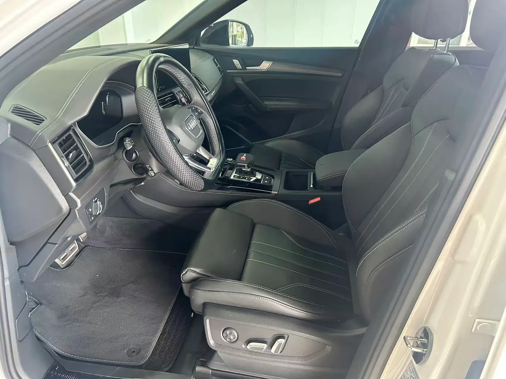 2023 AUDI Q5L thumbnail 2