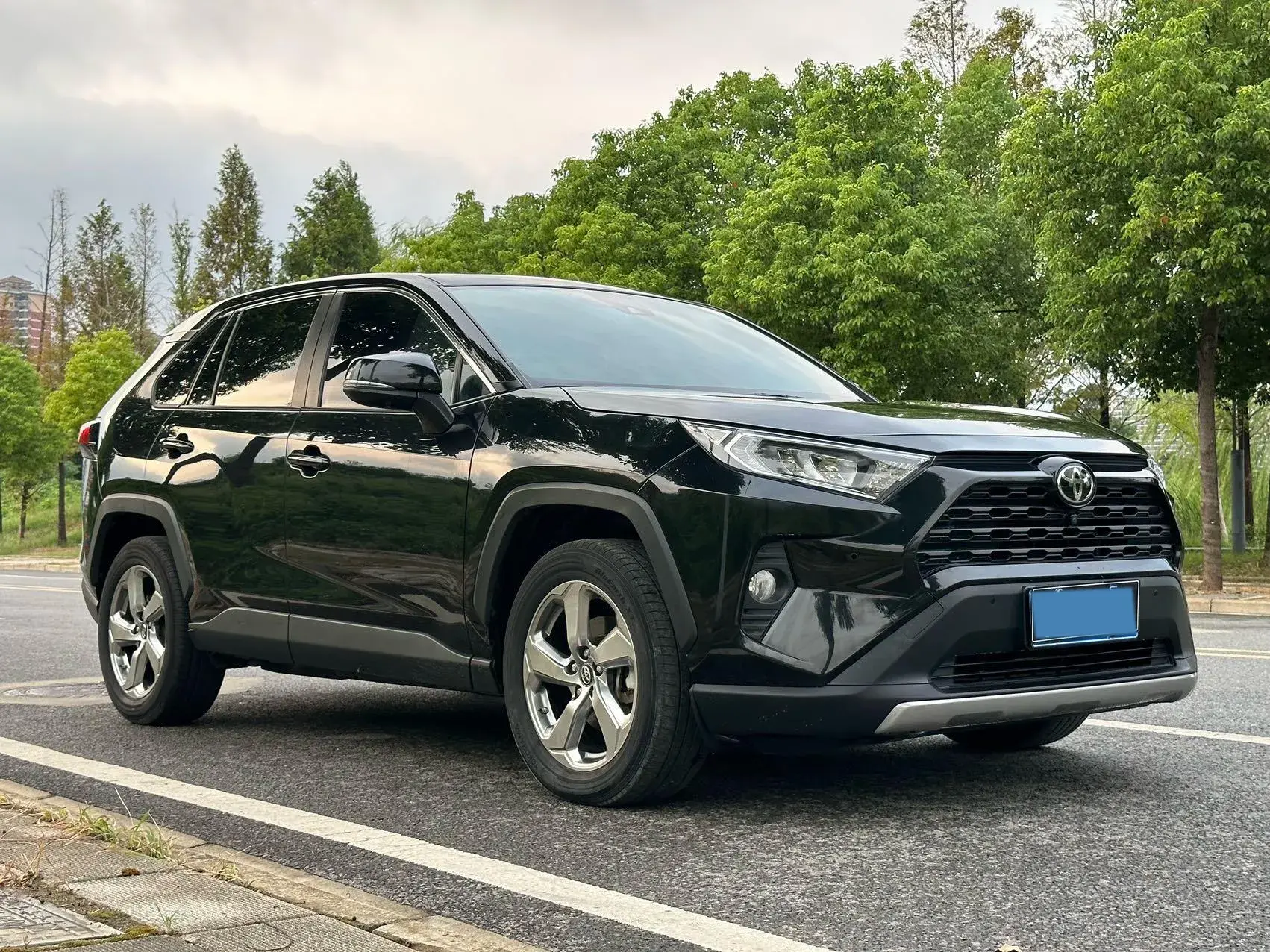 2022 TOYOTA RAV4 thumbnail 3