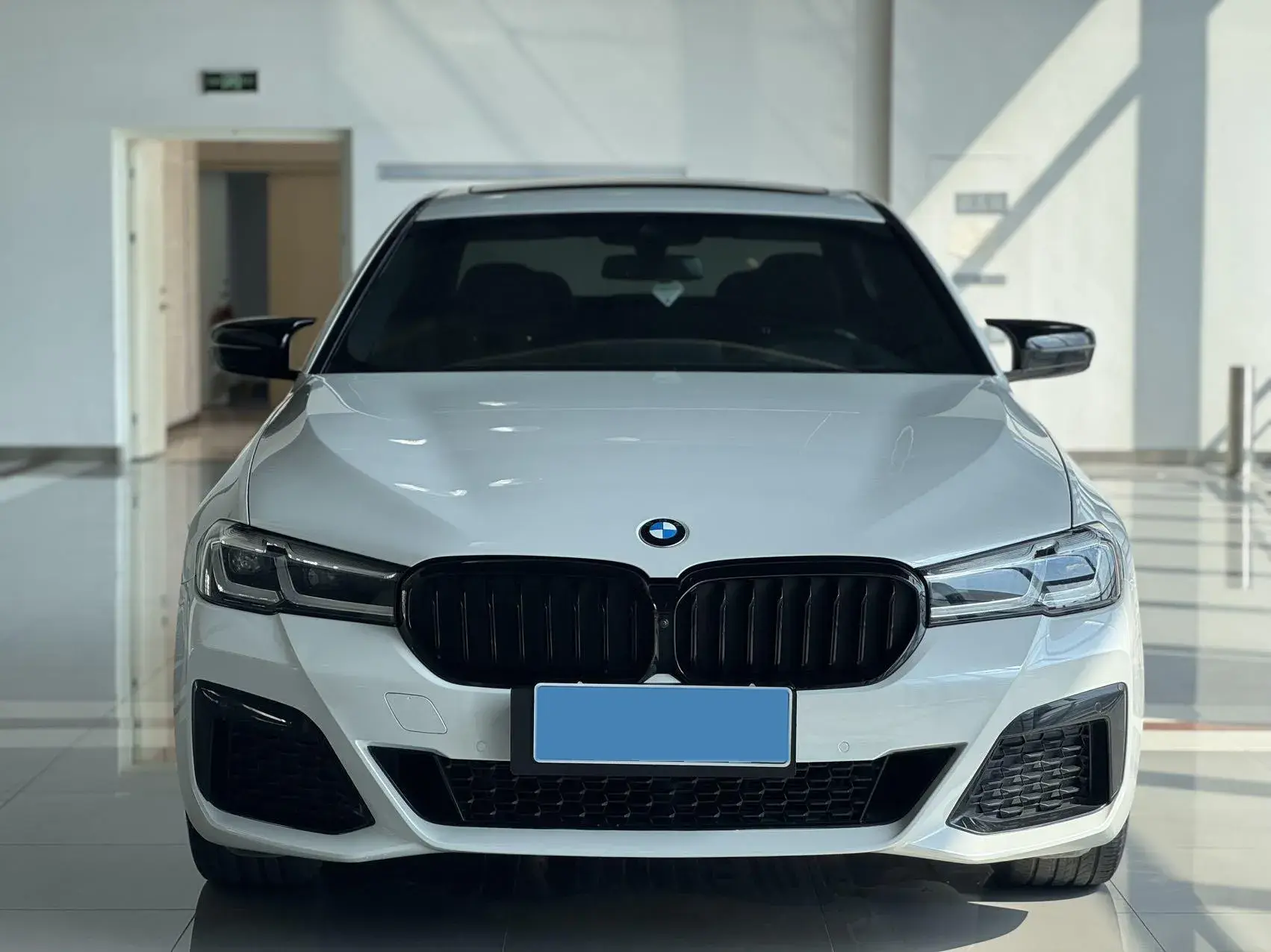 2021 BMW 5 thumbnail 2