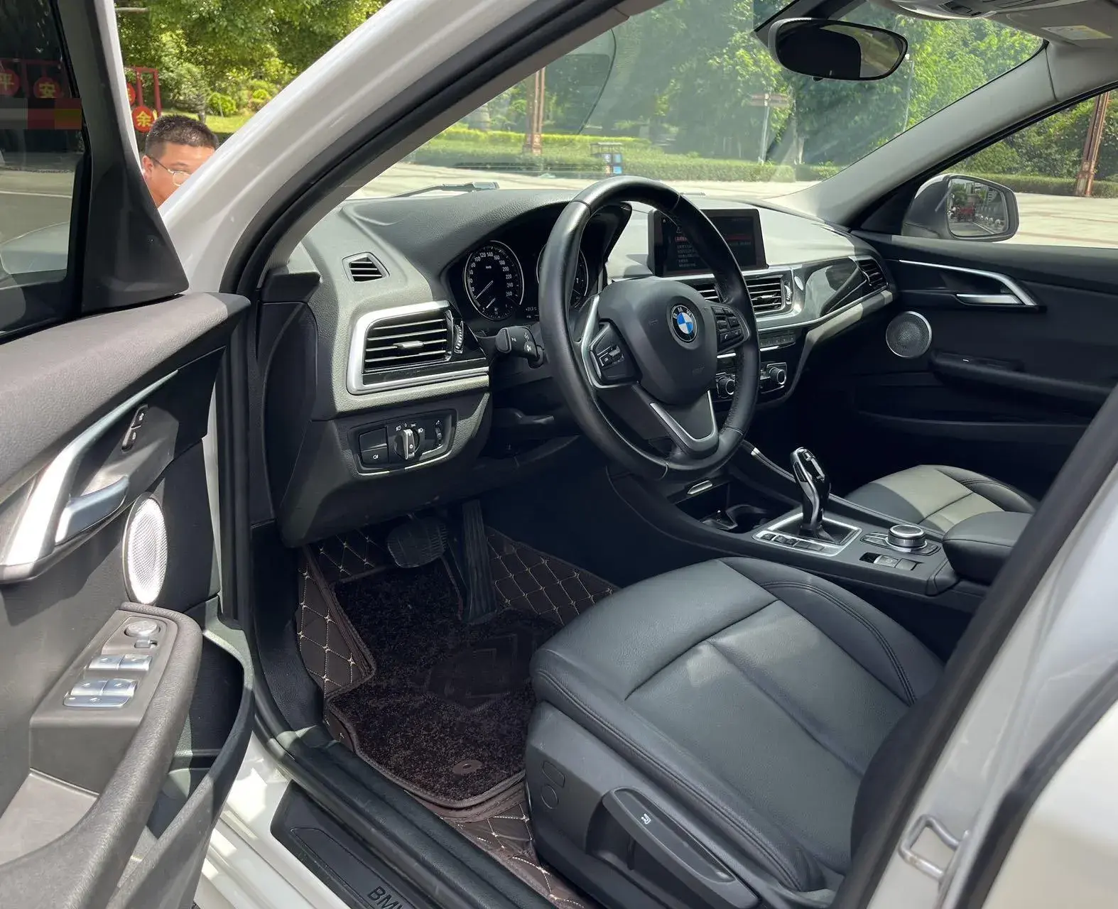 2021 BMW 1 thumbnail 4