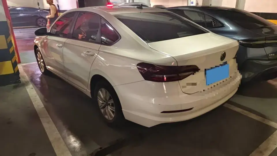 2021 VOLKSWAGEN LAVIDA thumbnail 4