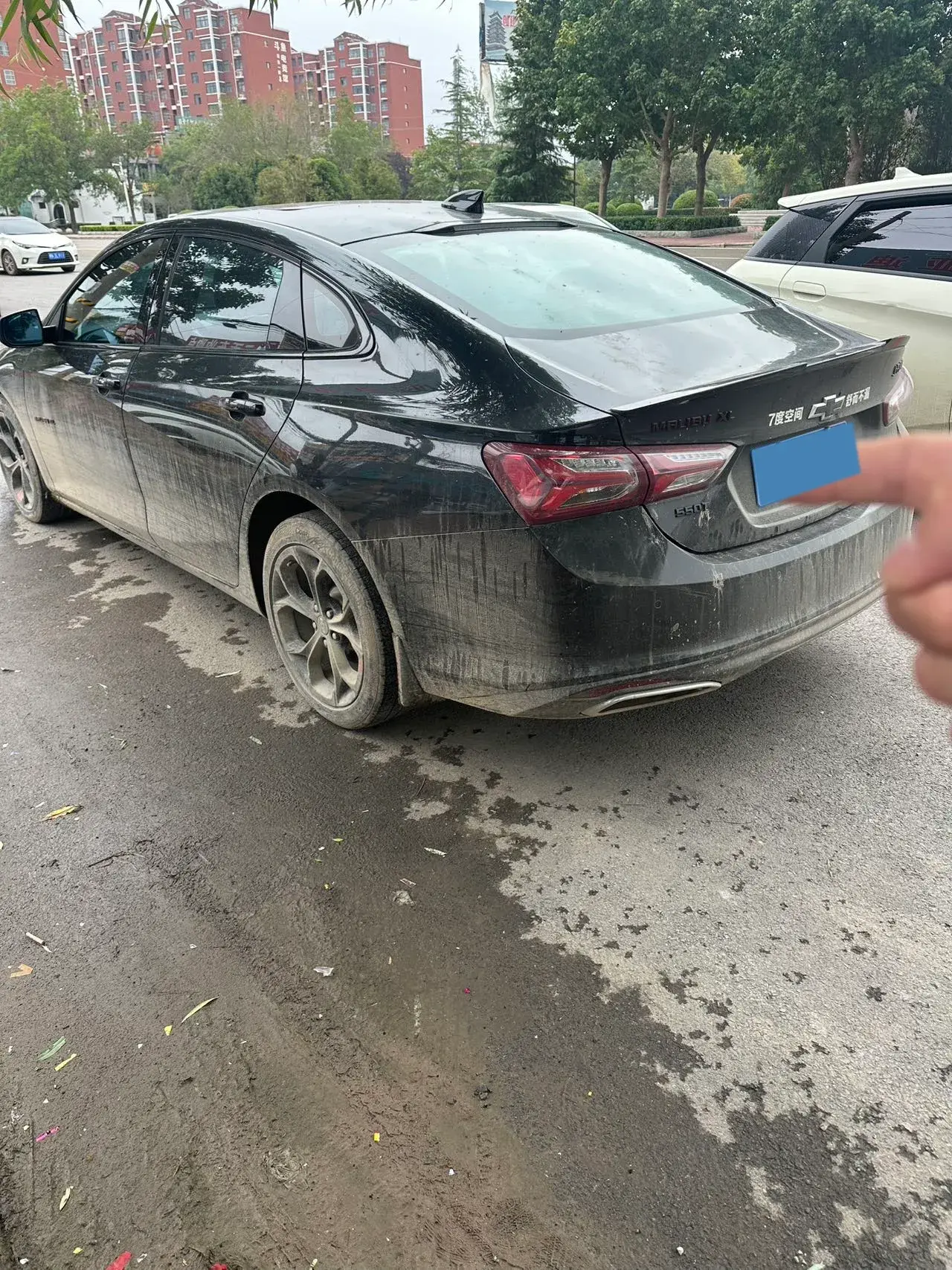 2021 CHEVROLET MALIBU thumbnail 4