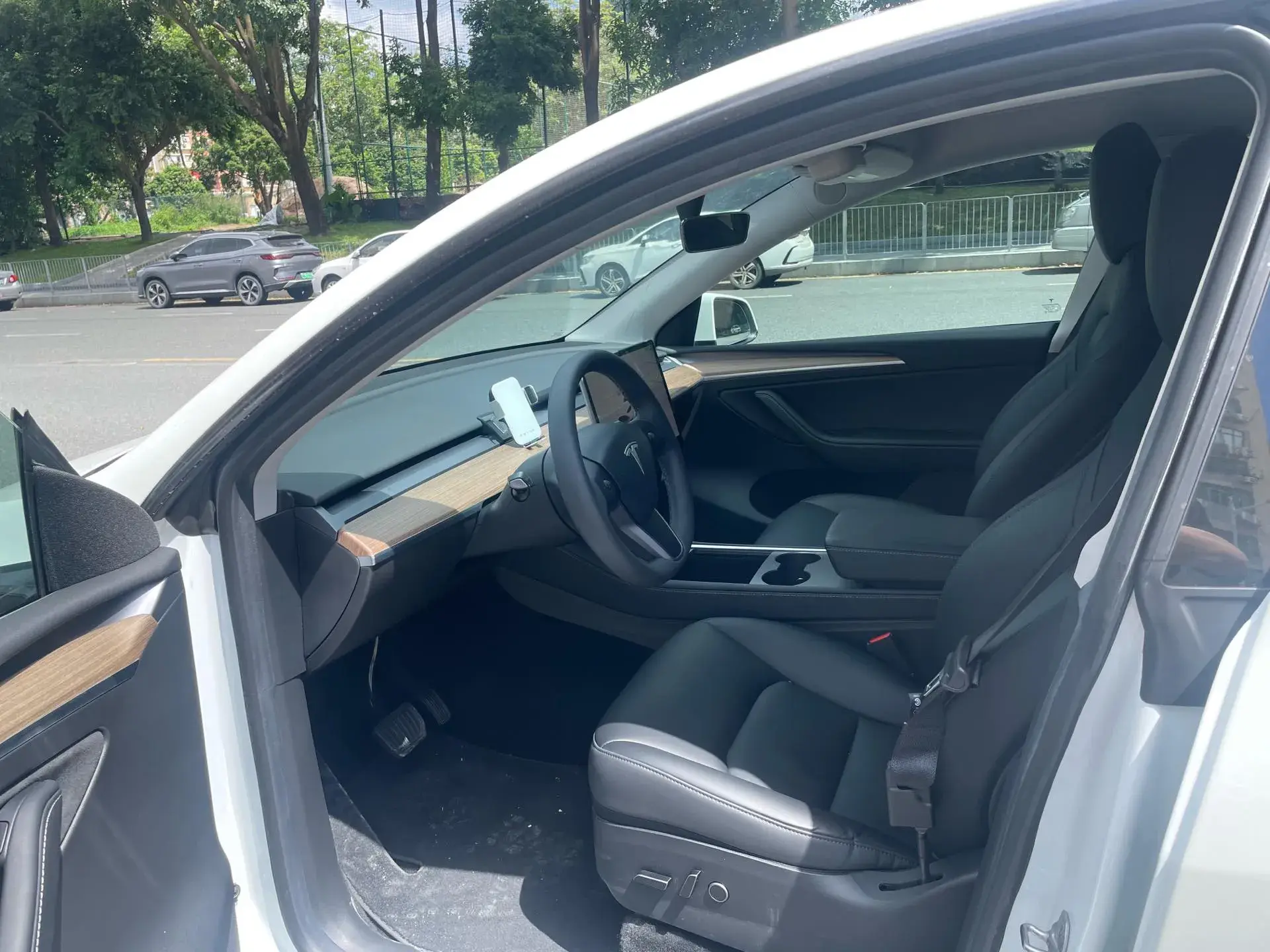 2022 TESLA MODEL thumbnail 2