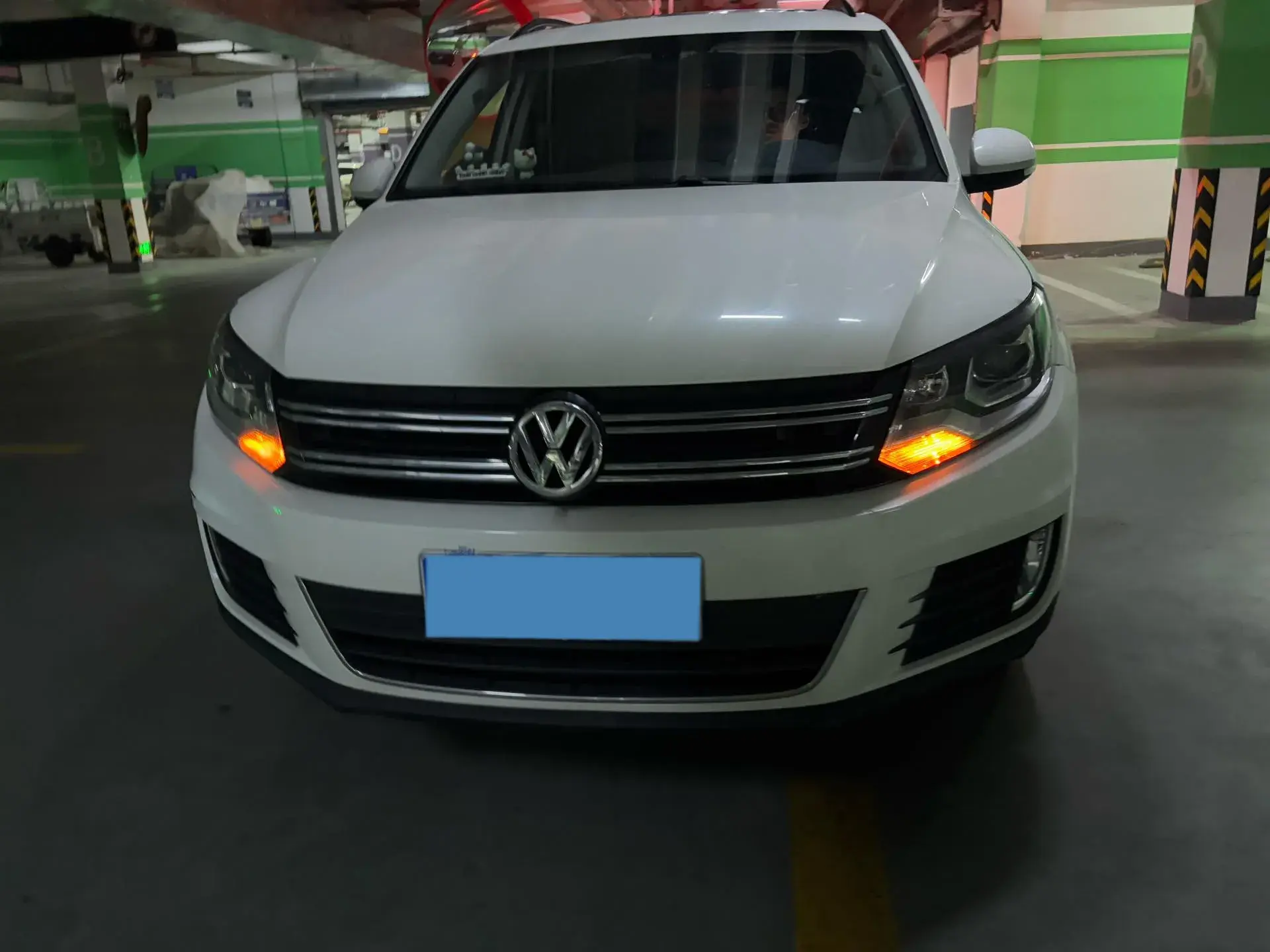 2017 VOLKSWAGEN TIGUAN thumbnail 2