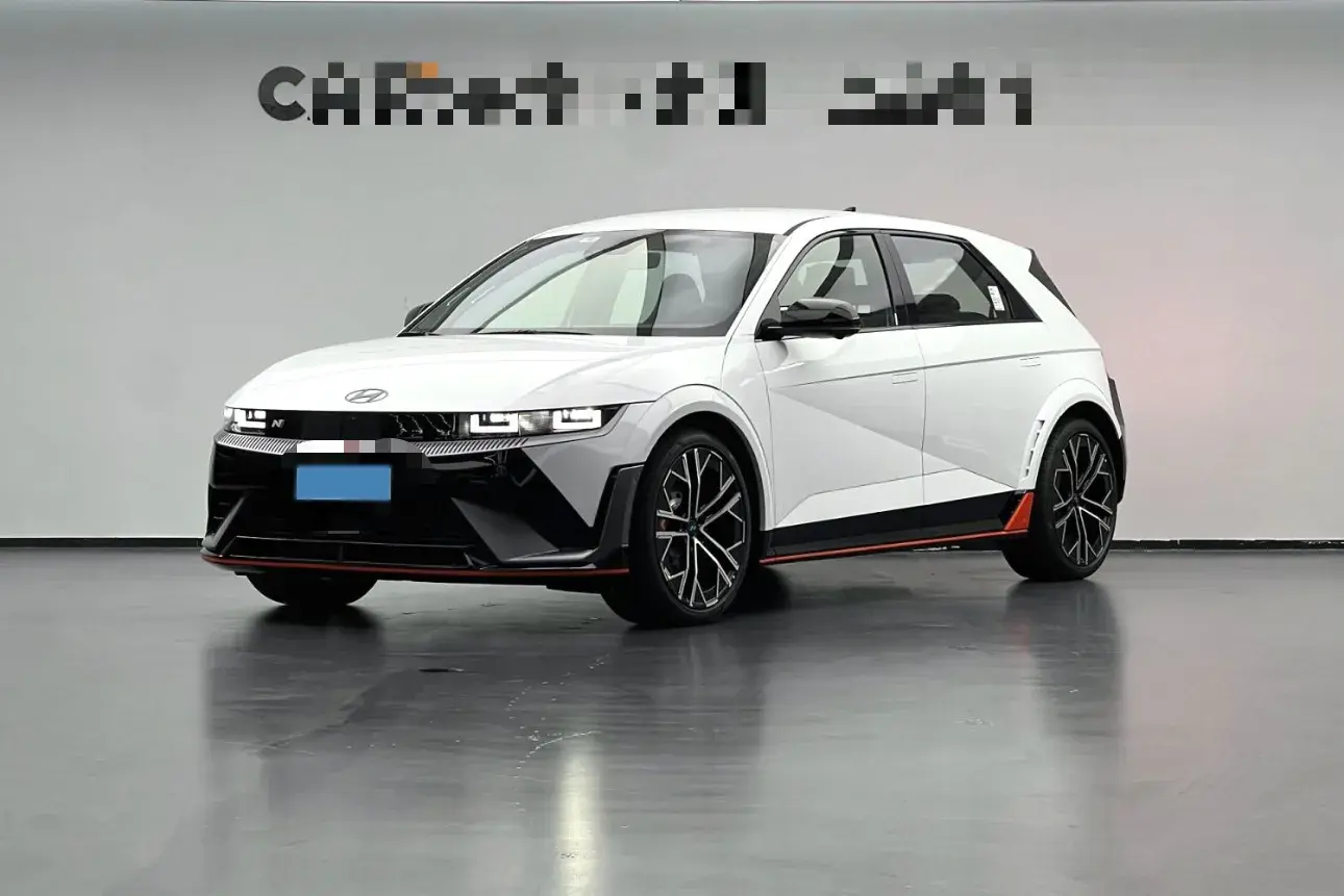 2023 HYUNDAI ELANTRA view 1