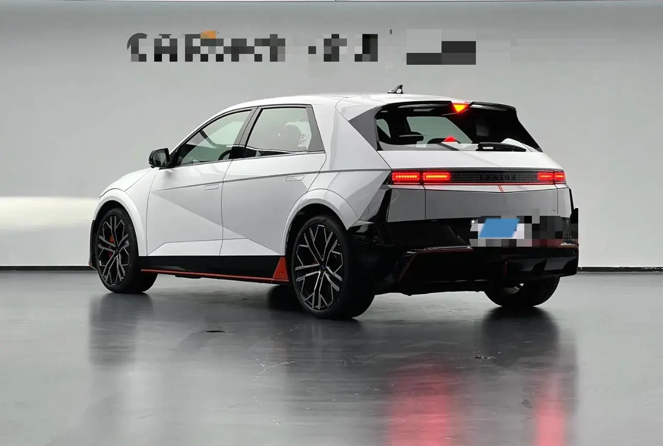 2023 HYUNDAI ELANTRA thumbnail 3