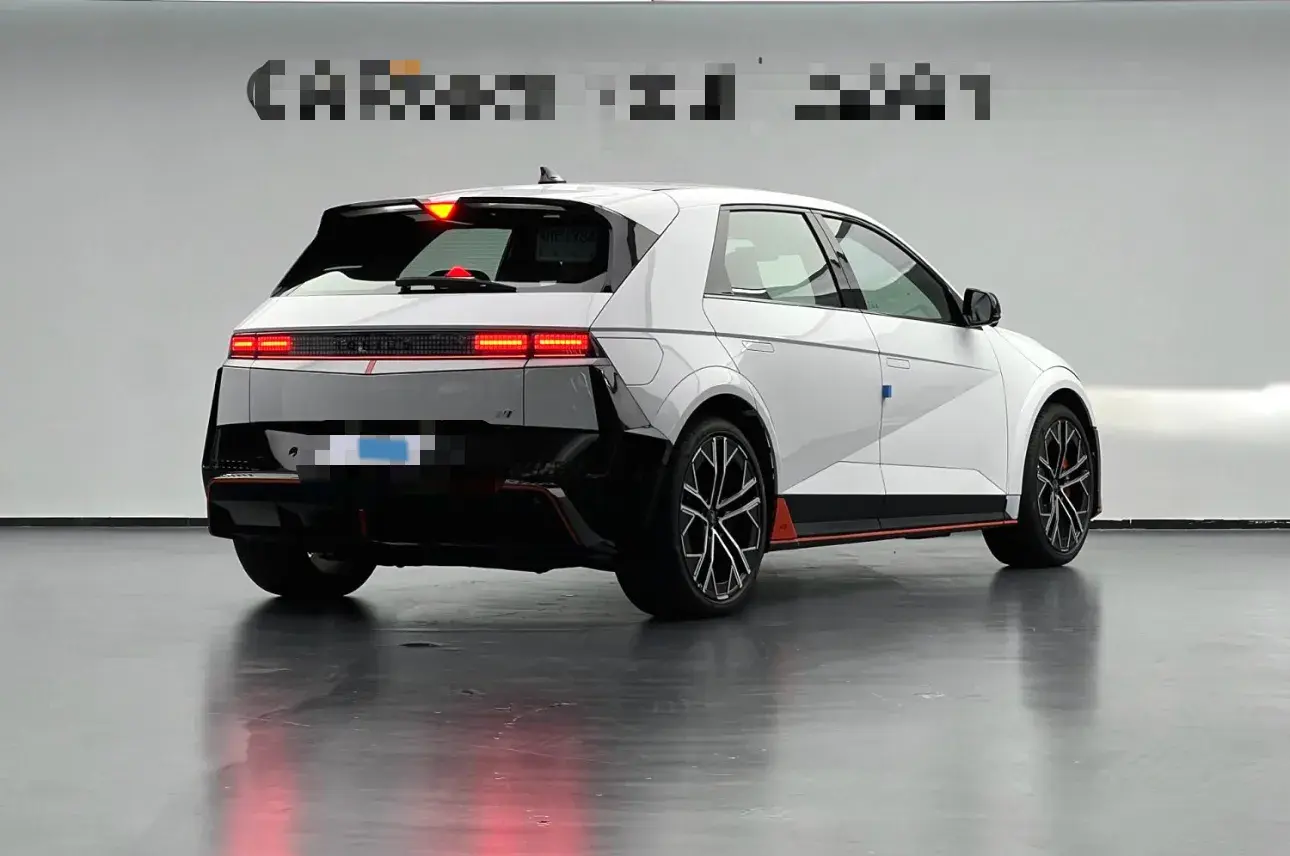 2023 HYUNDAI ELANTRA thumbnail 4