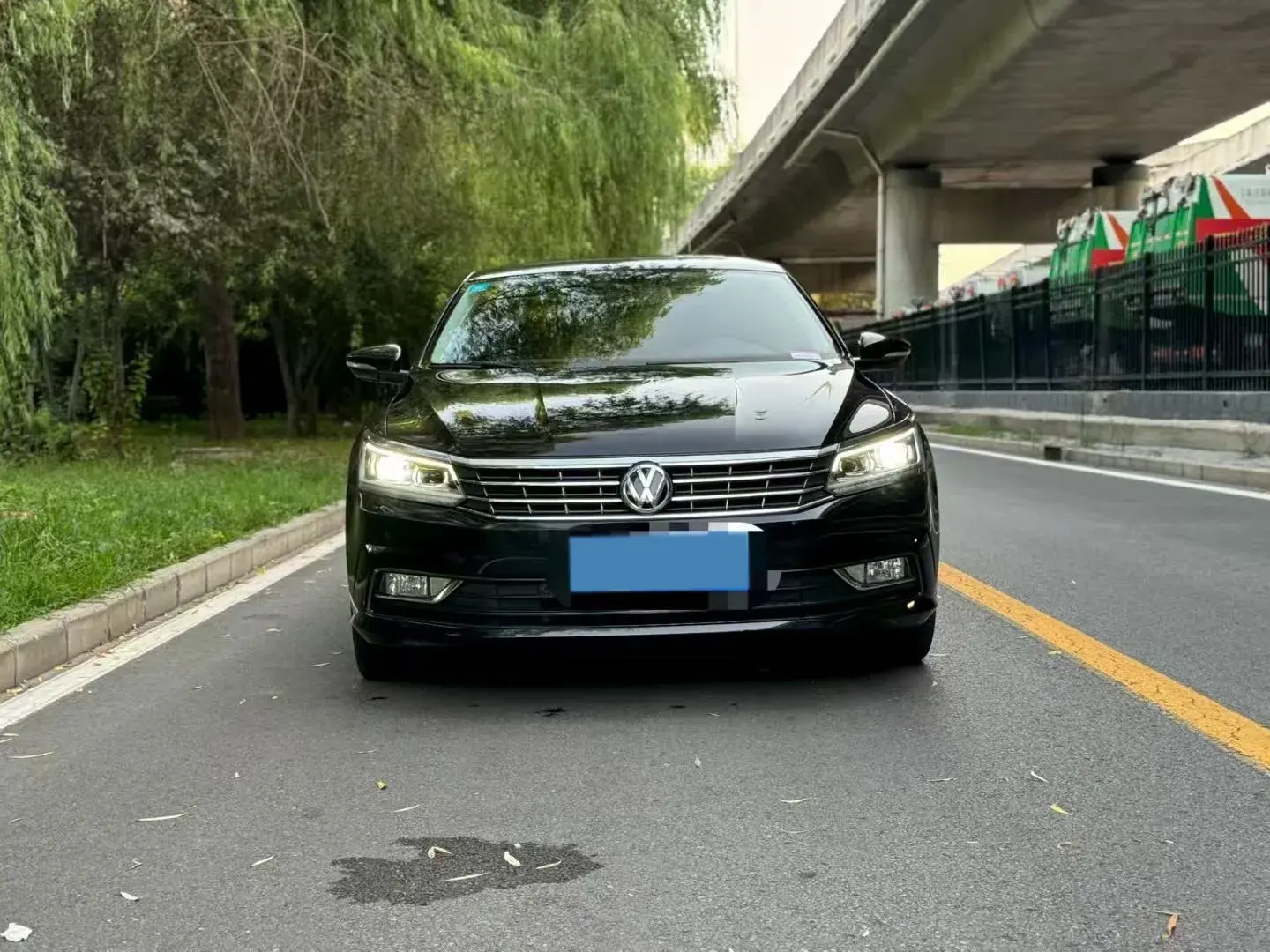 2017 VOLKSWAGEN PASSAT thumbnail 2