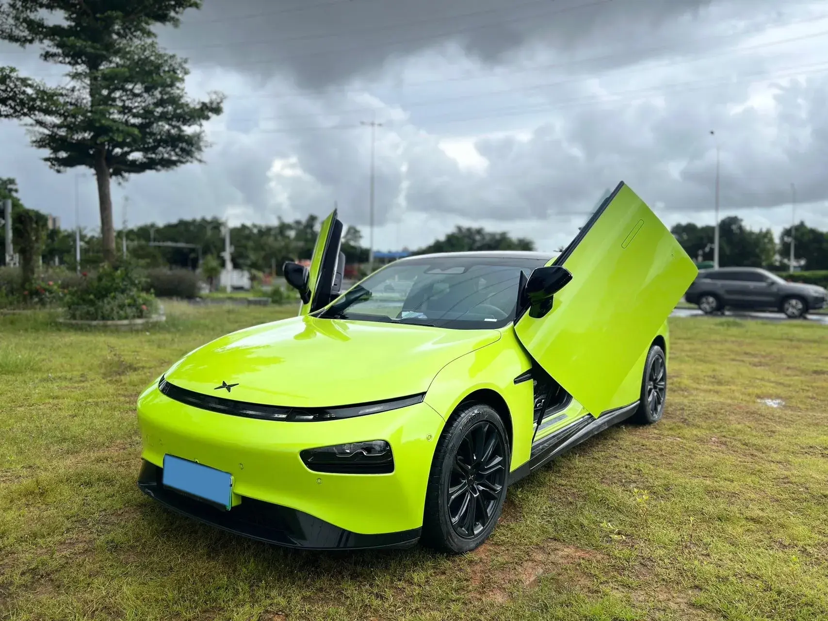 2021 XPENG P7 view 1