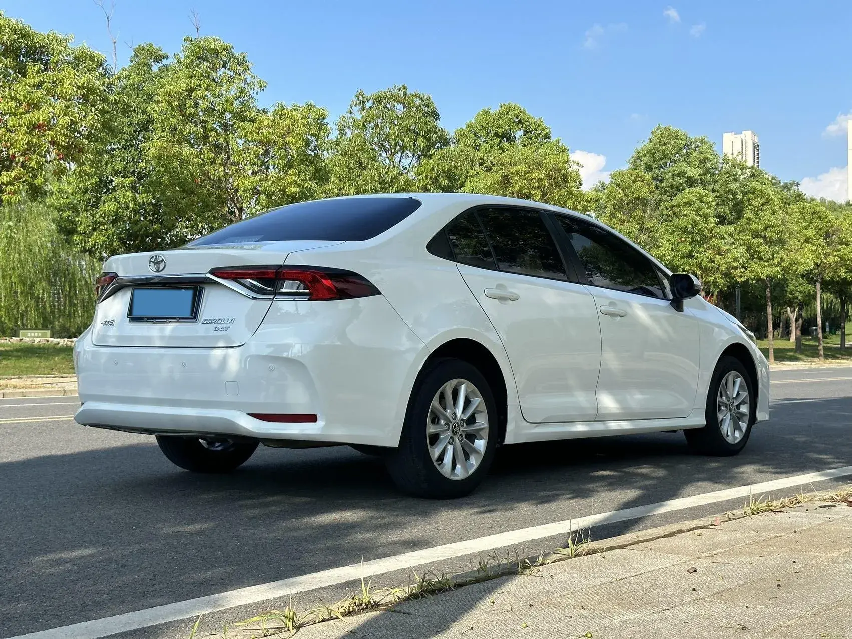 2021 TOYOTA COROLLA thumbnail 4