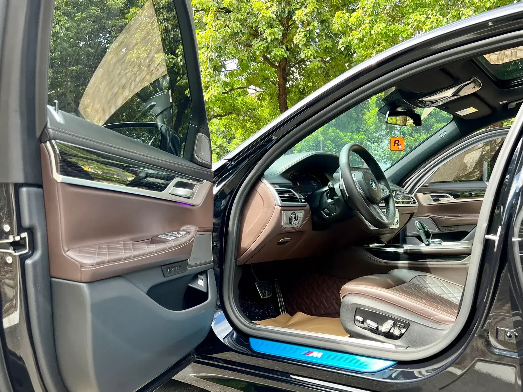 2019 BMW 7 thumbnail 3