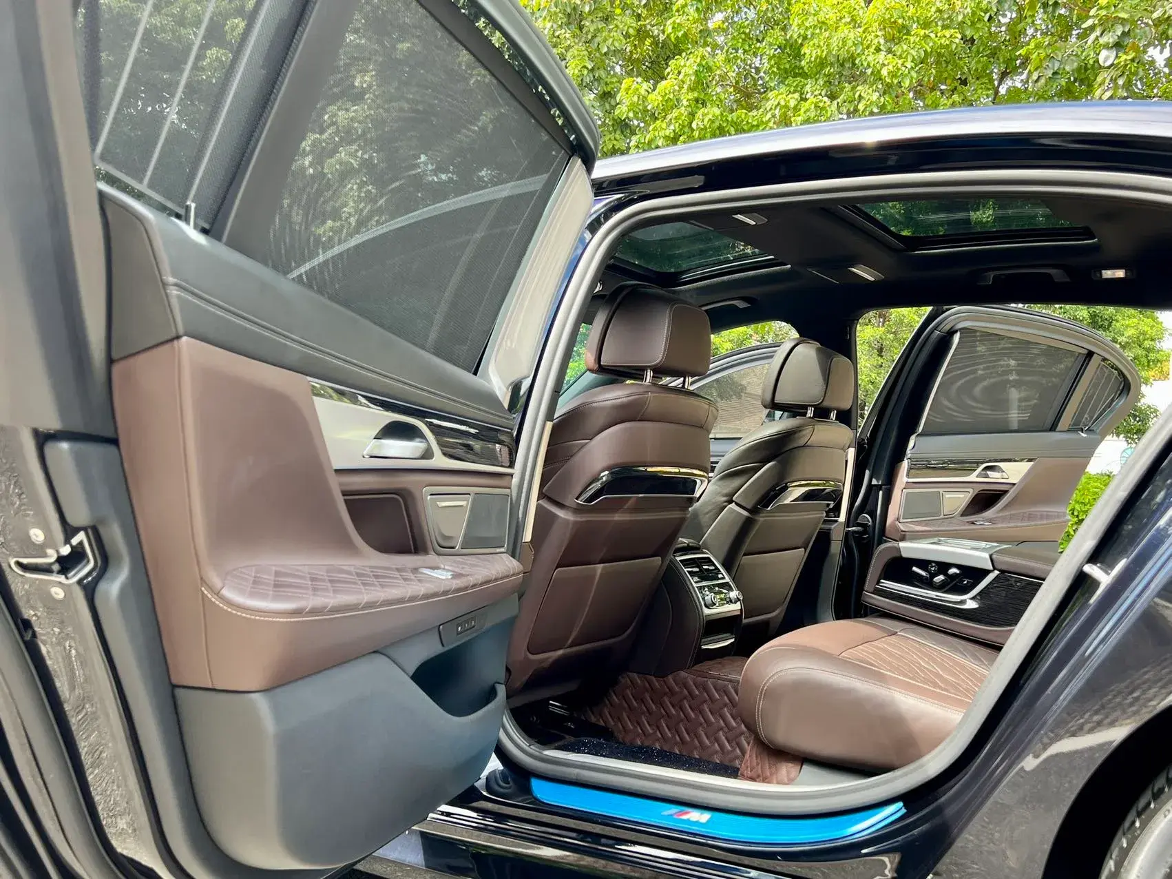 2019 BMW 7 thumbnail 4