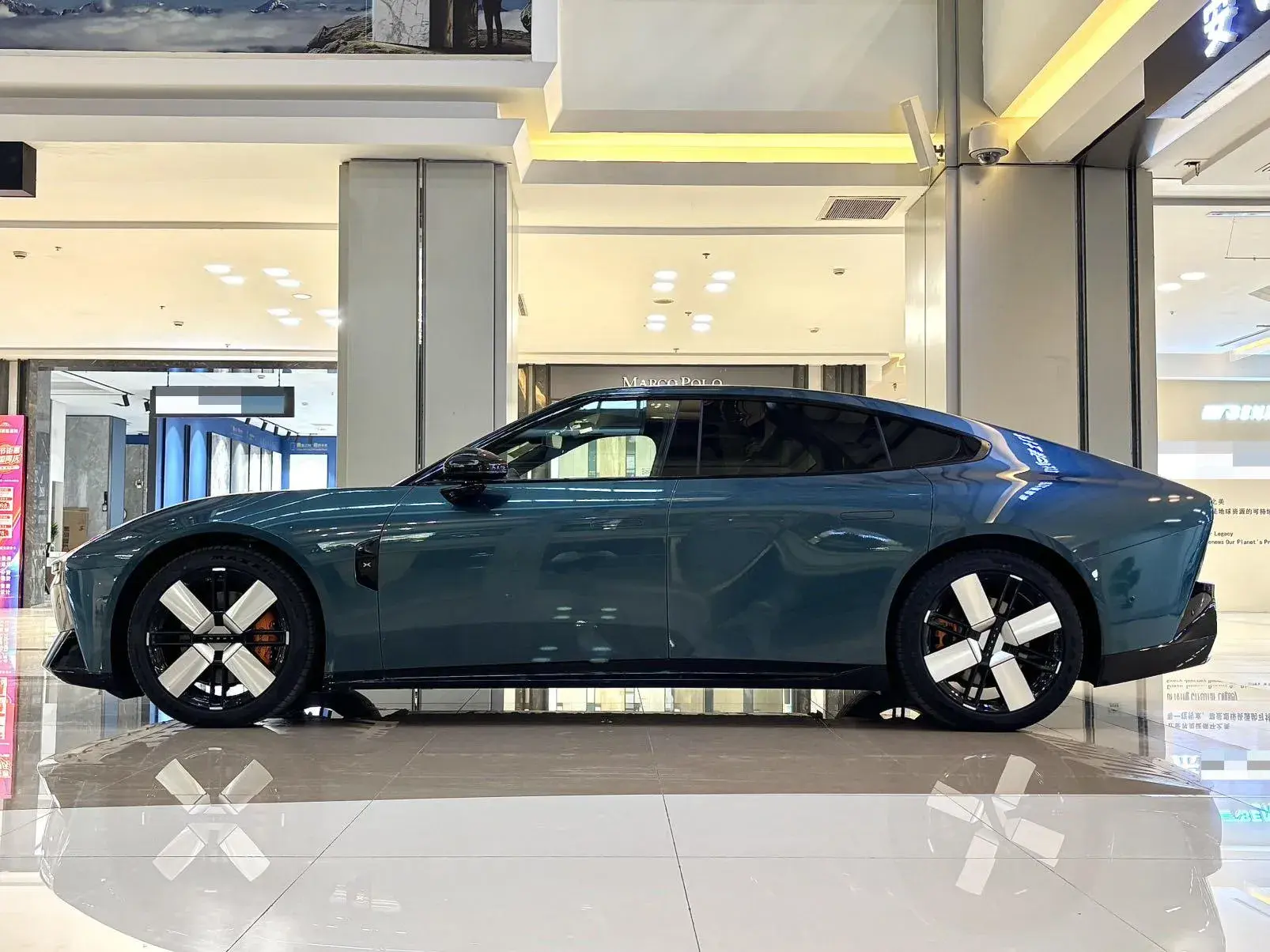 2025 XPENG P7 thumbnail 3