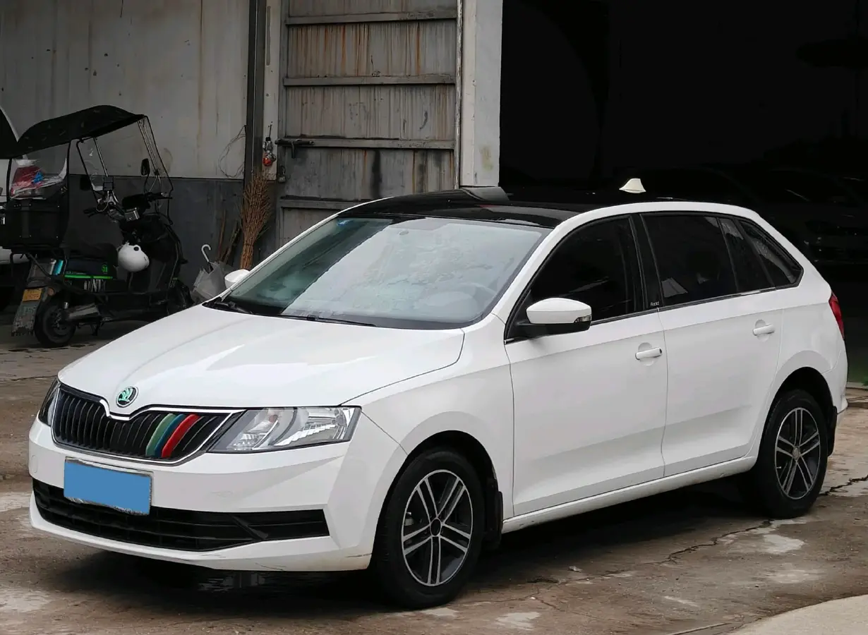 2018 Skoda Rapid Spaceback 1.6L 110HP L4 5MT