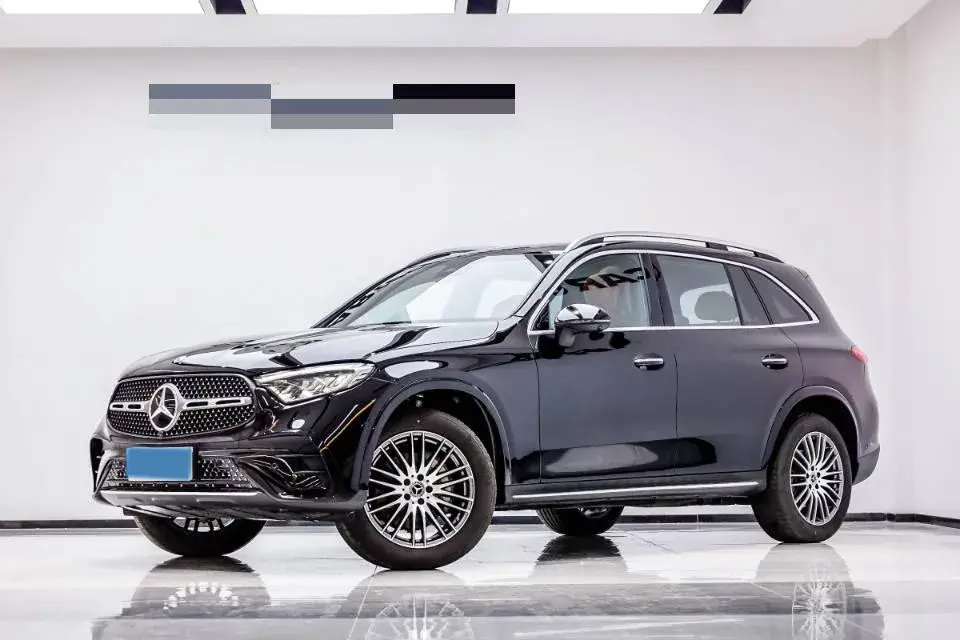 2025 MERCEDES-BENZ GLC view 1