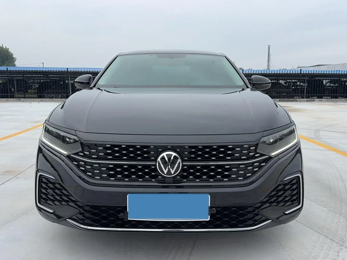 2022 VOLKSWAGEN PASSAT thumbnail 2