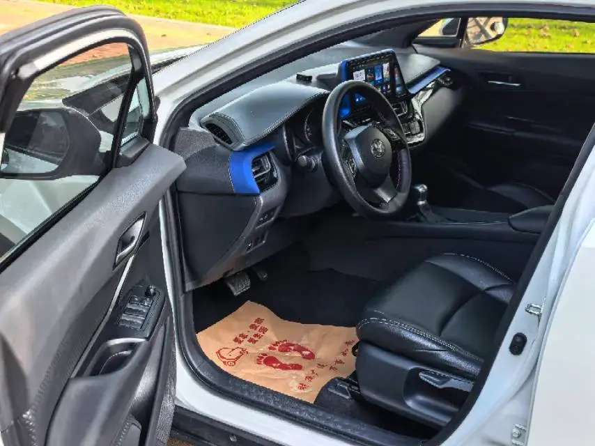 2020 TOYOTA C-HR thumbnail 4