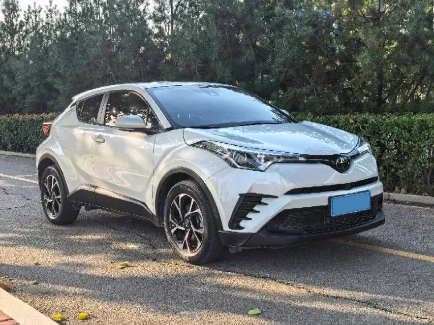 2020 TOYOTA C-HR thumbnail 3