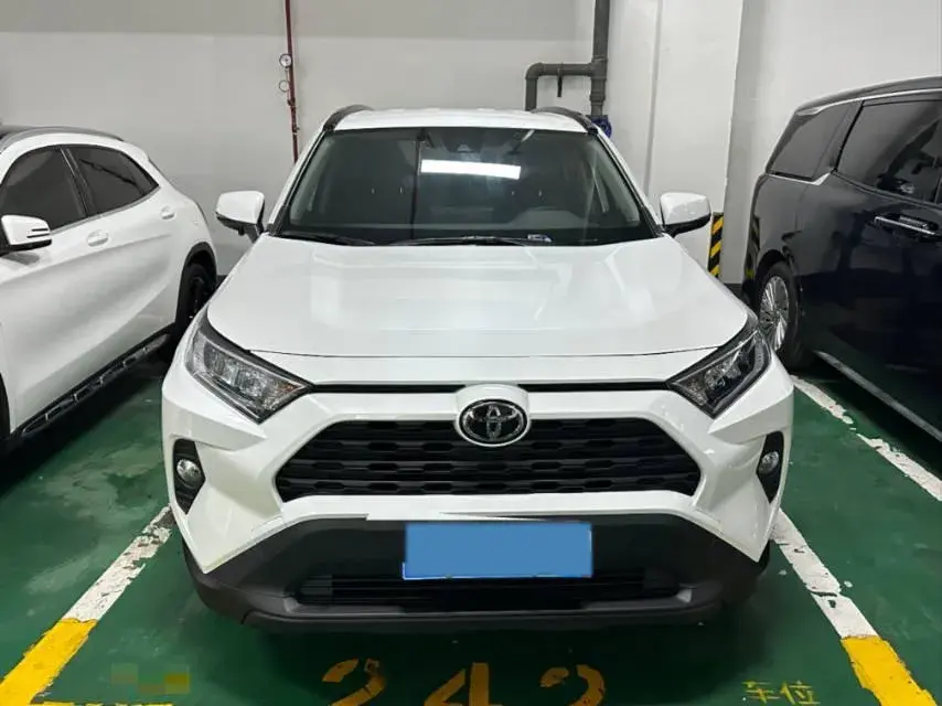 2022 TOYOTA RAV4 thumbnail 2