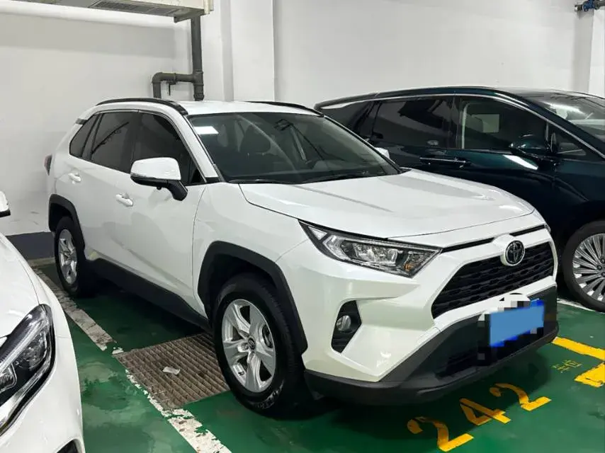 2022 TOYOTA RAV4 thumbnail 3