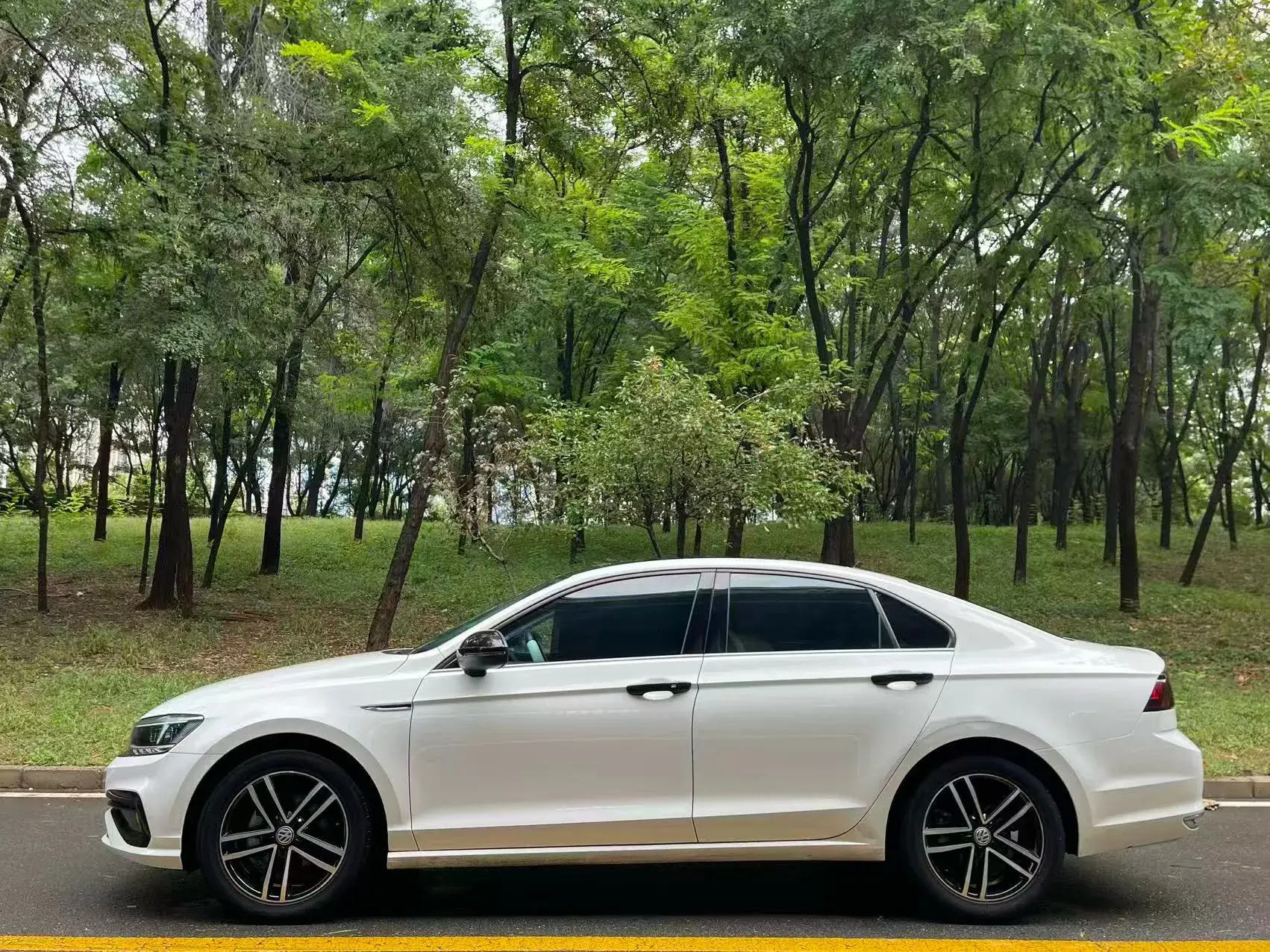 2019 VOLKSWAGEN LAMANDO thumbnail 3