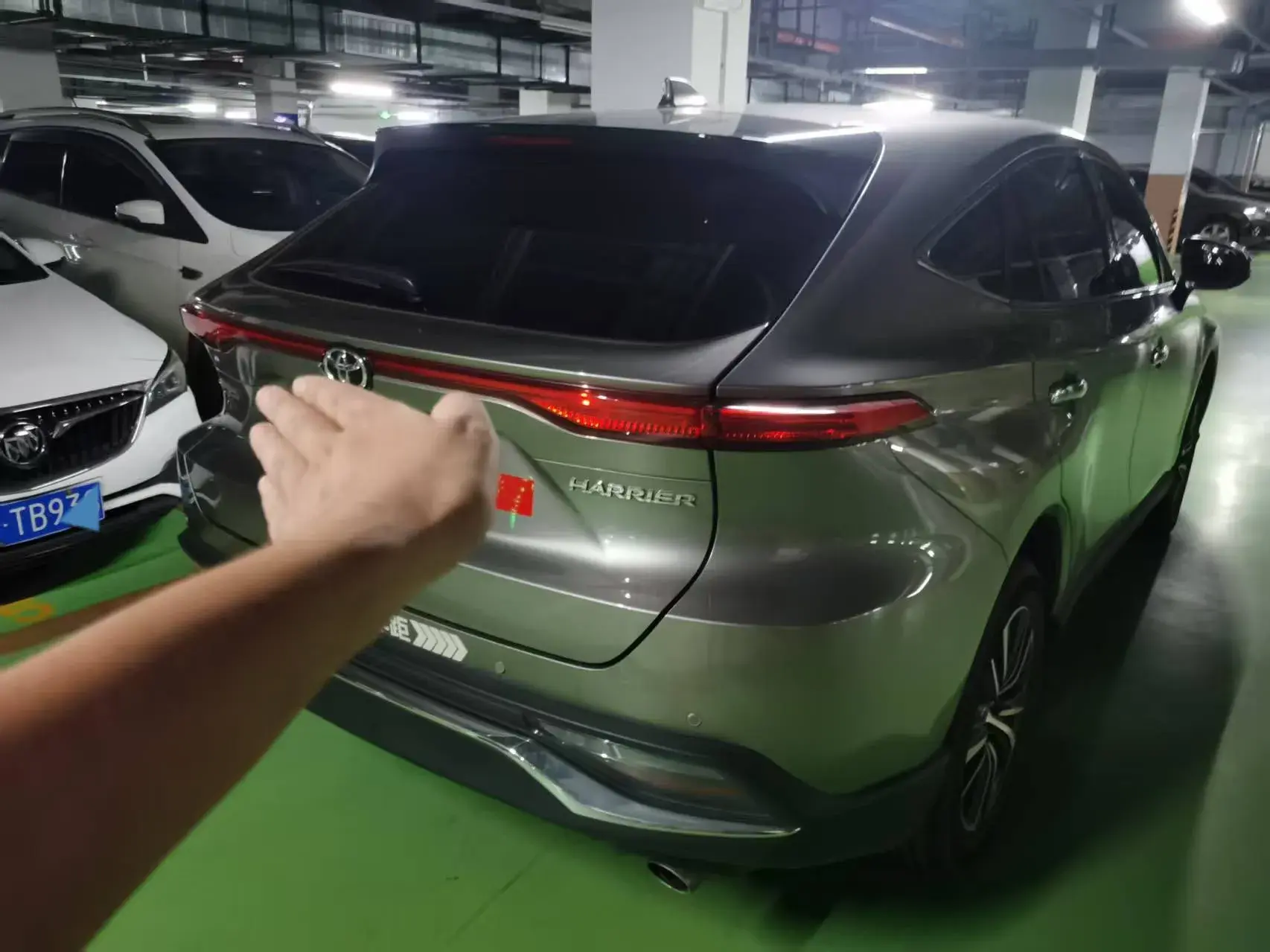 2023 TOYOTA HARRIER thumbnail 2