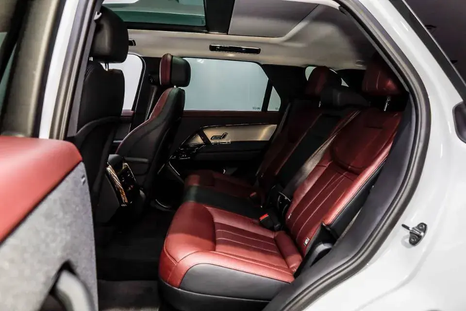 2023 LAND ROVER thumbnail 4