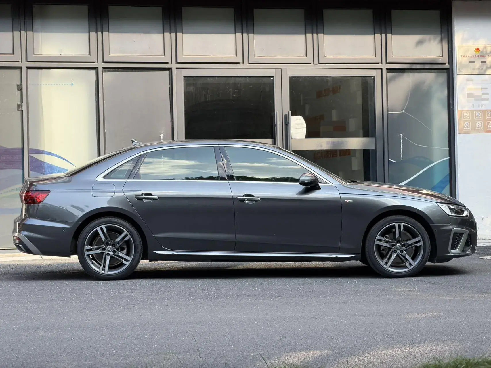 2020 AUDI A4L thumbnail 3