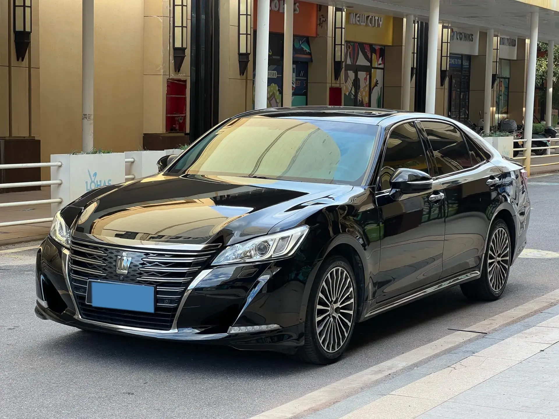 2018 TOYOTA CROWN view 1