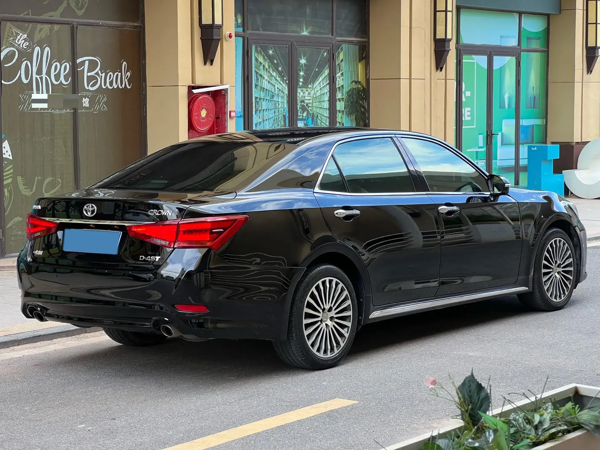 2018 TOYOTA CROWN thumbnail 4