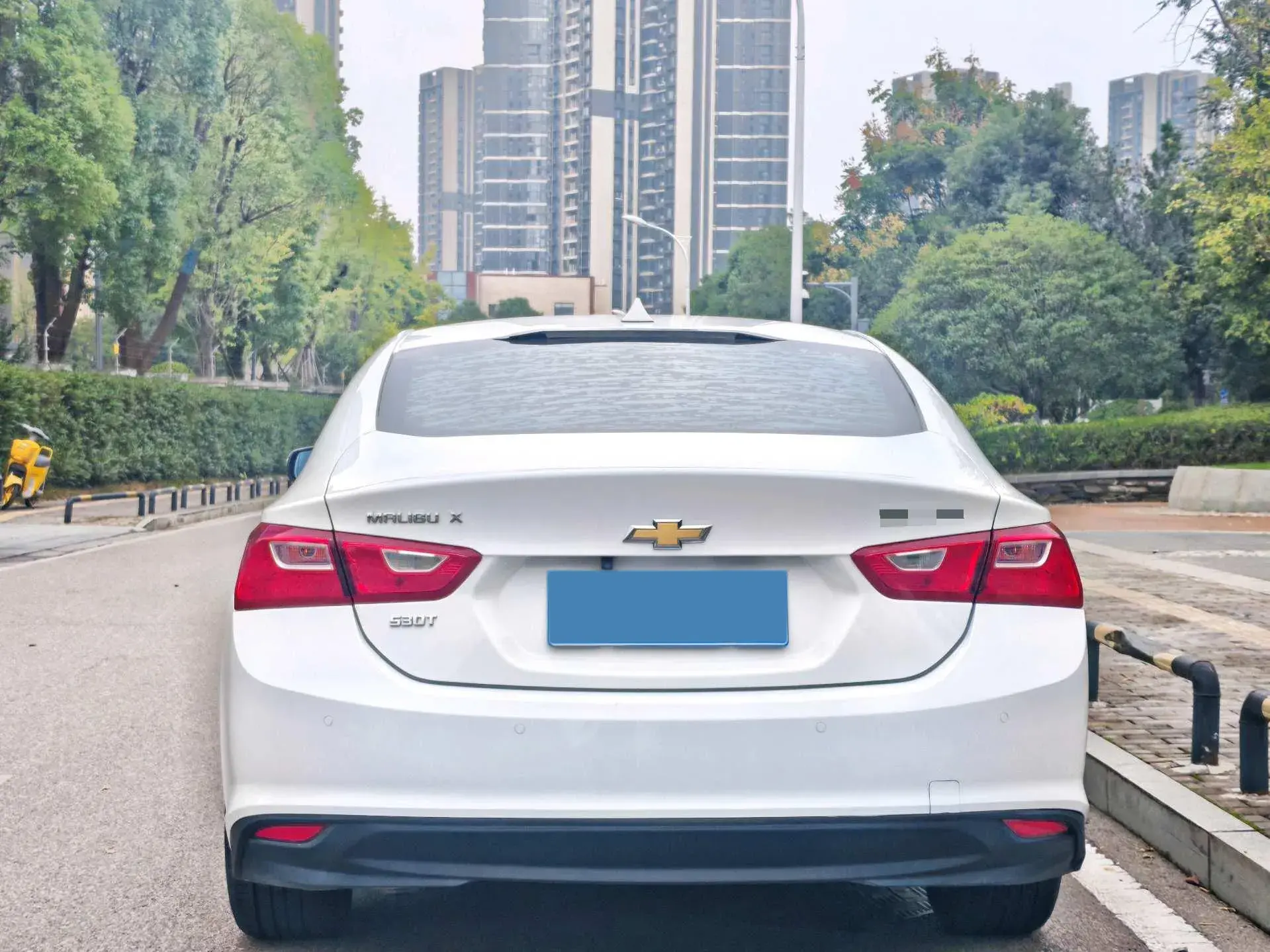 2018 CHEVROLET MALIBU thumbnail 4