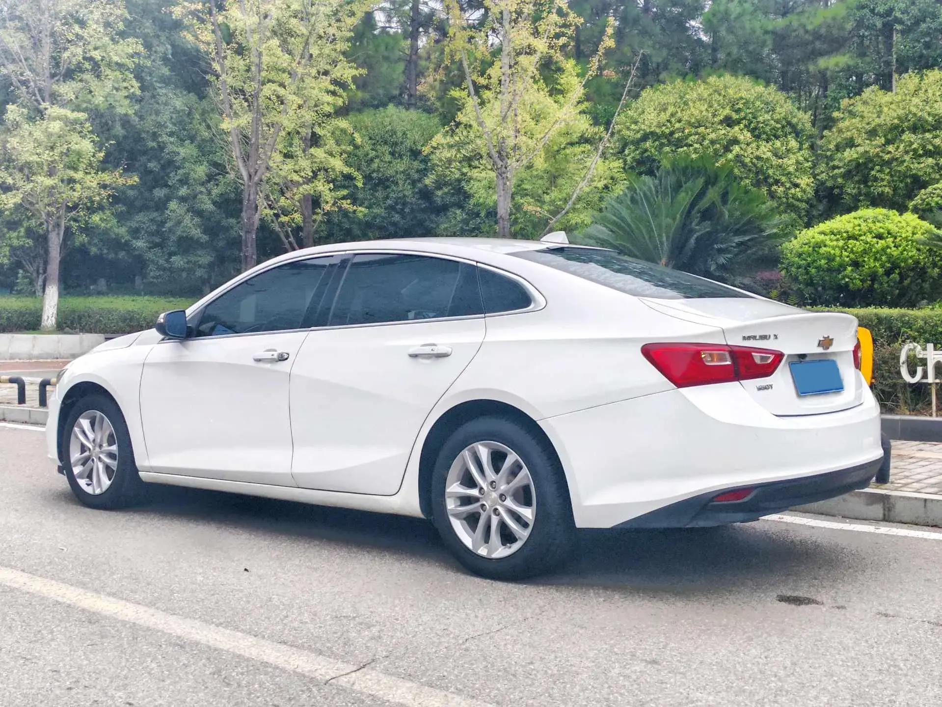 2018 CHEVROLET MALIBU thumbnail 3