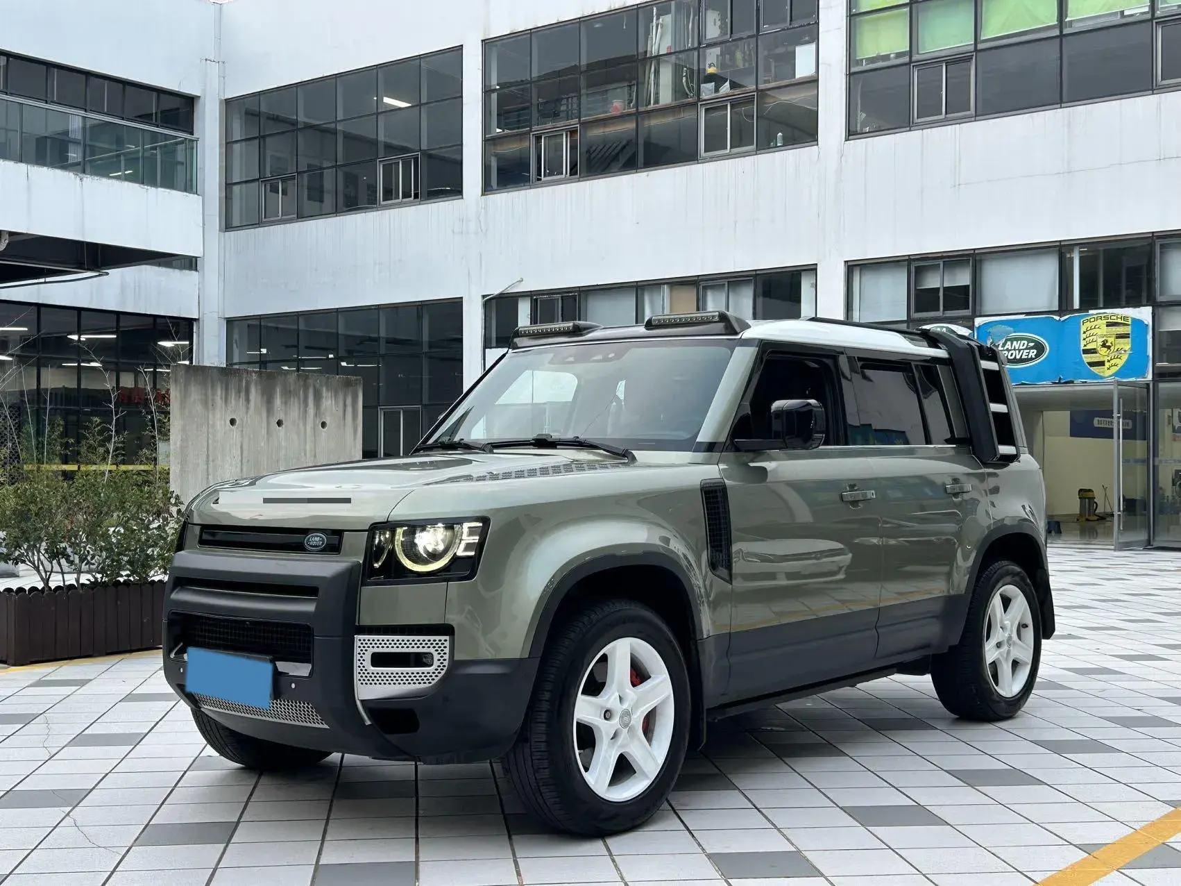 2020 LAND ROVER view 1